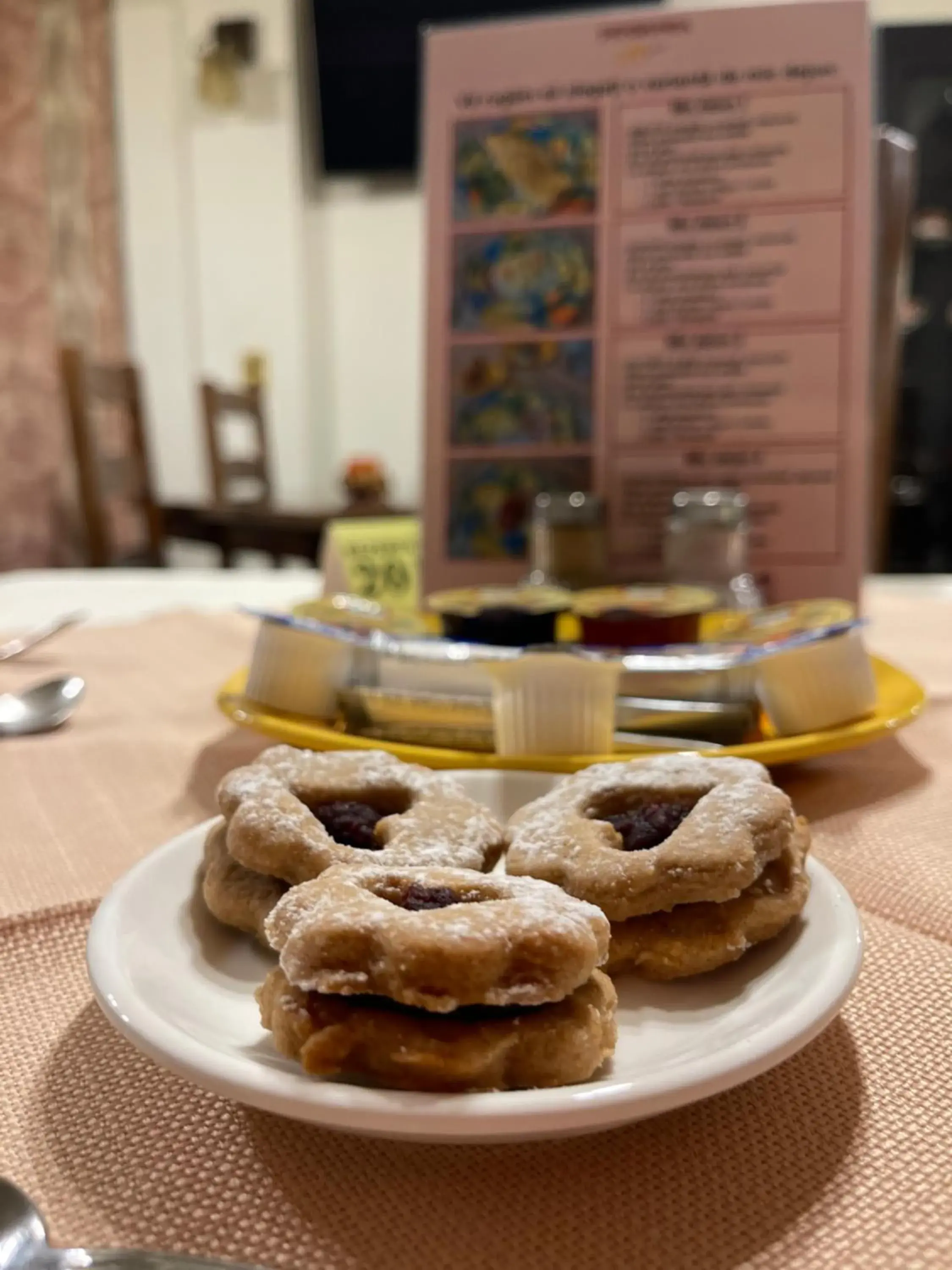 Food and drinks in Pensiunea Luiza Food and drinks in Pensiunea Luiza