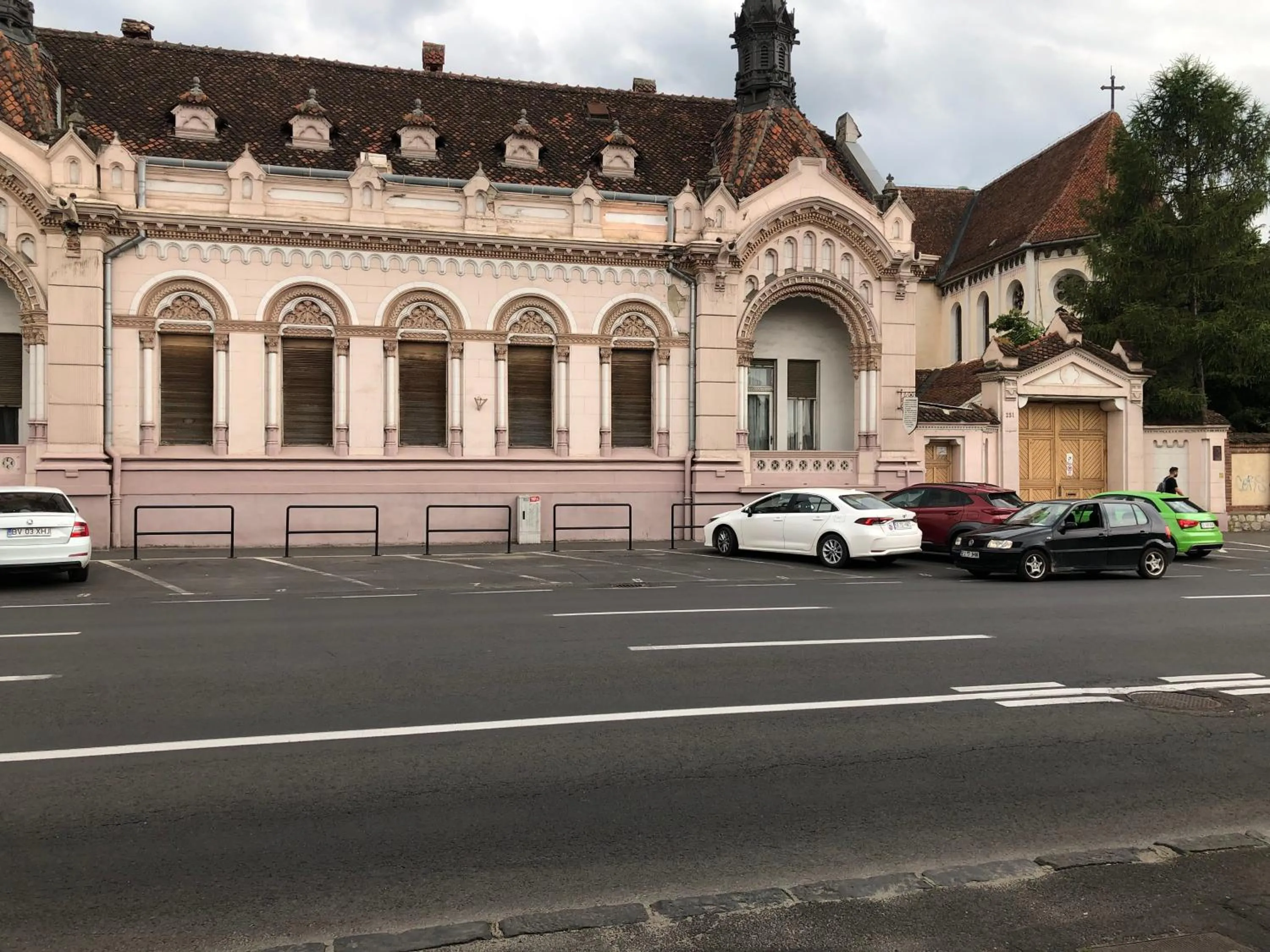 Parking in Pensiunea Luiza