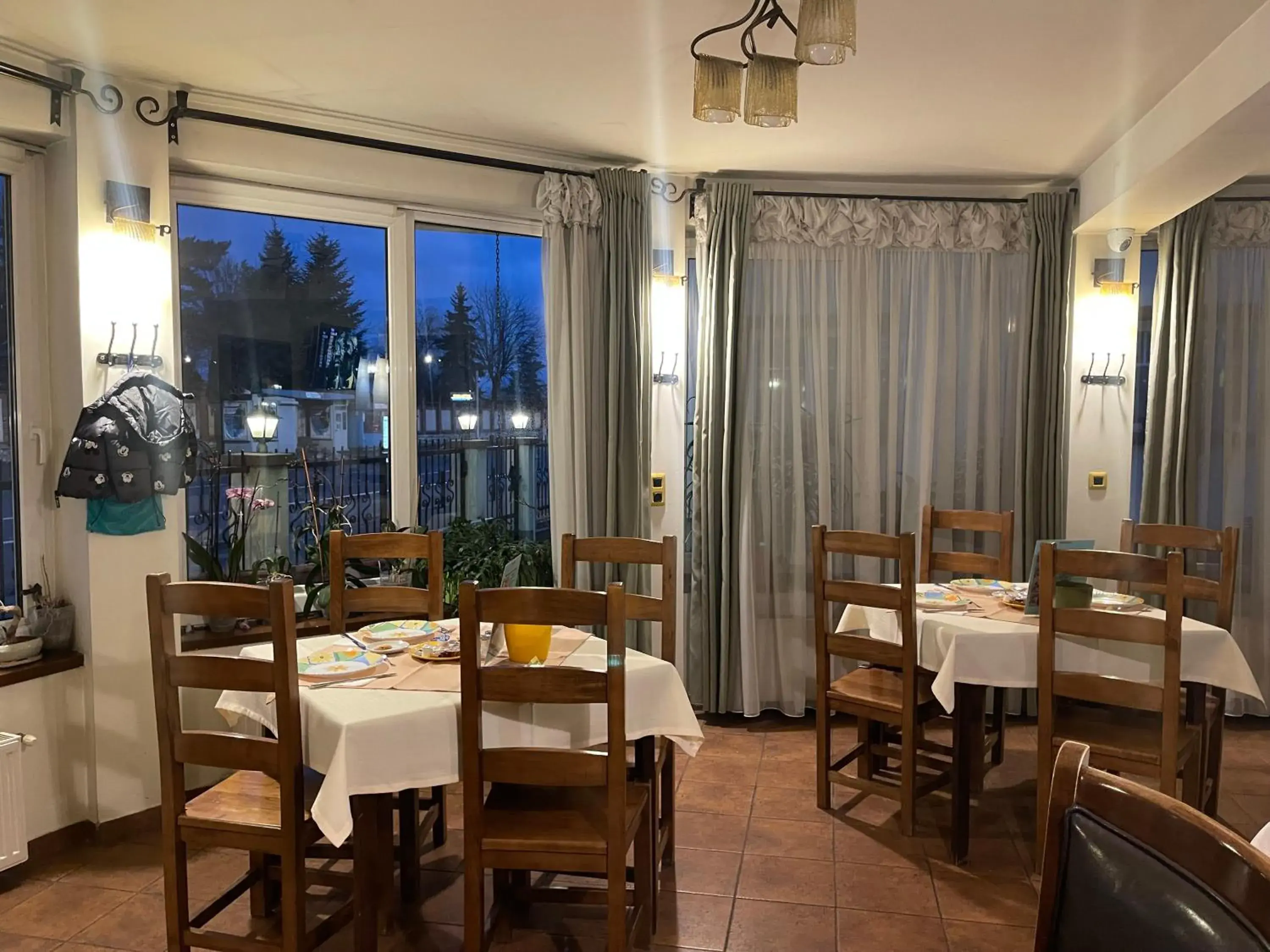 Restaurant/places to eat in Pensiunea Luiza Restaurant/places to eat in Pensiunea Luiza