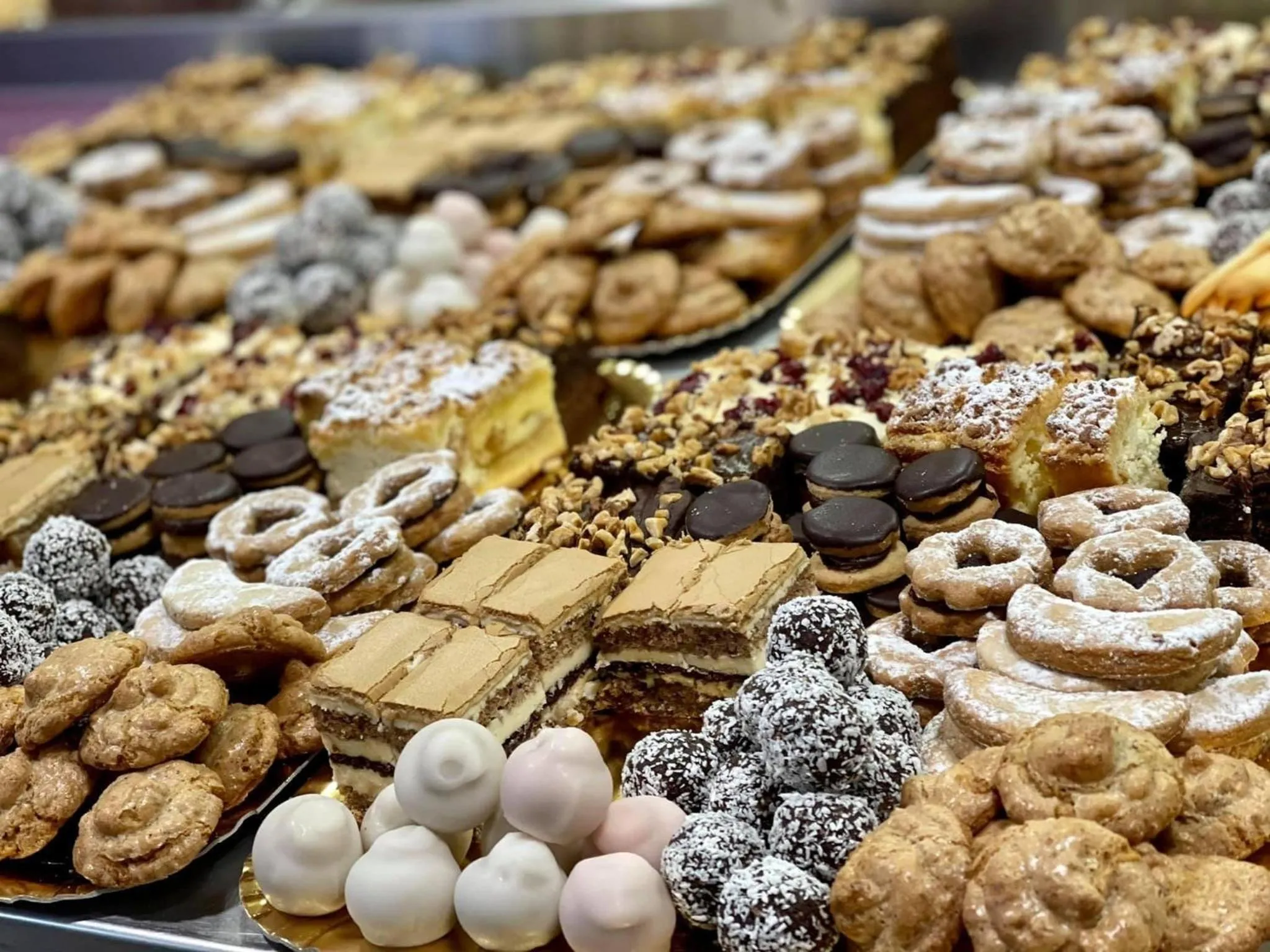 Food and drinks in Pensiunea Luiza