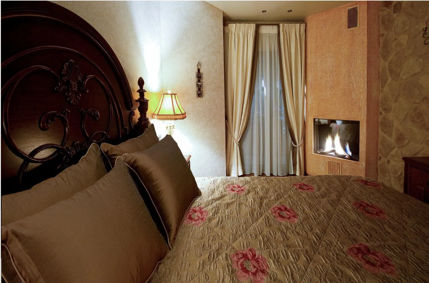 Bed in Hotel Kassaros