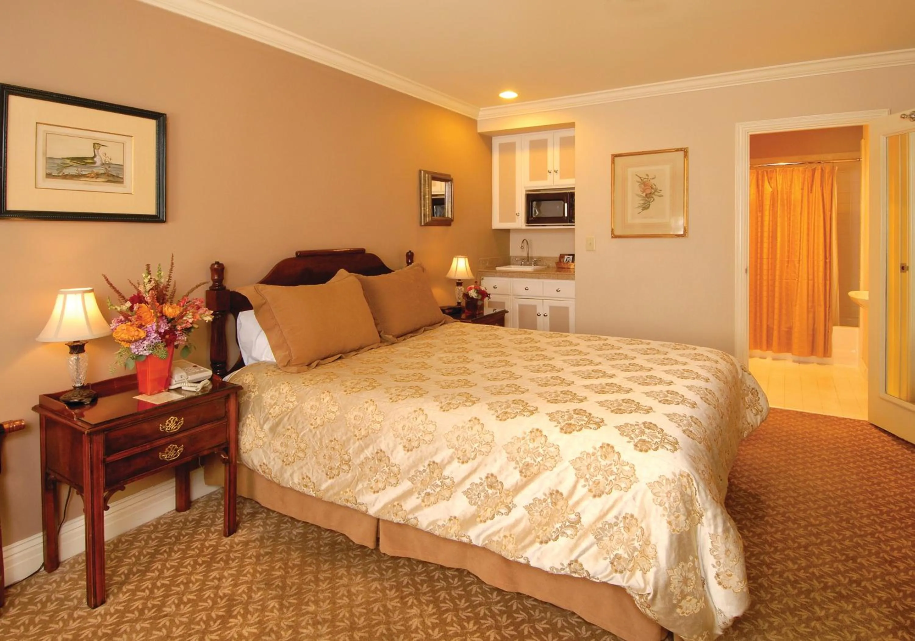 Photo of the whole room, Bed in Inn at the Opera