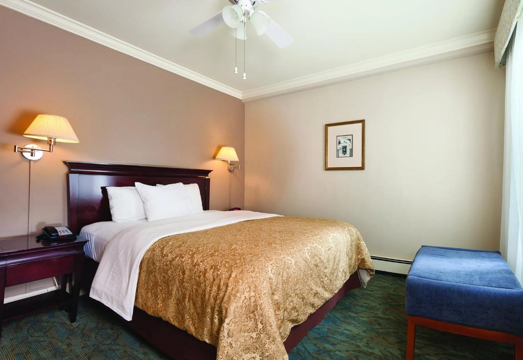 Bedroom, Bed in Inn at the Opera