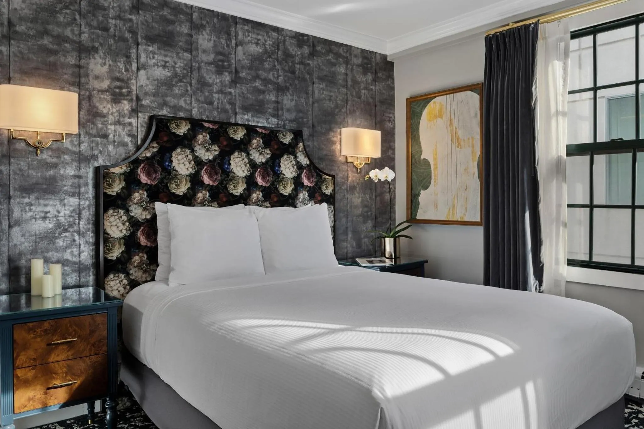 Property building, Bed in Inn at the Opera