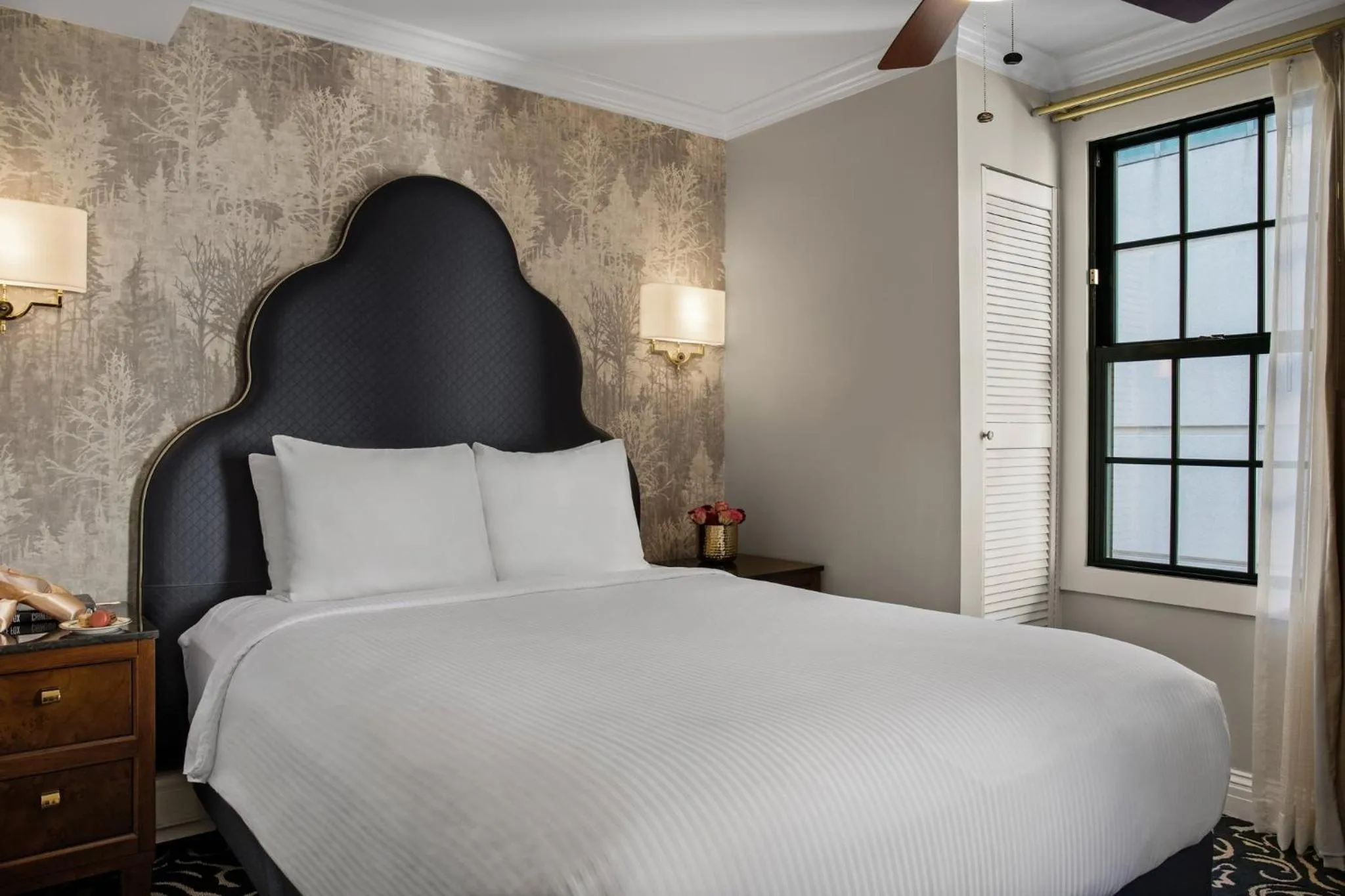 Property building, Bed in Inn at the Opera