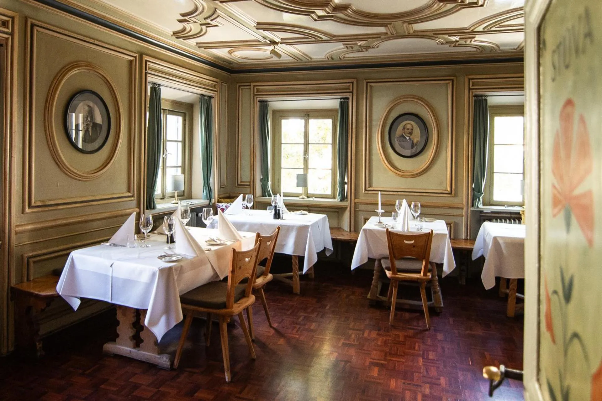 Restaurant/places to eat in Historic Hotel Crusch Alva