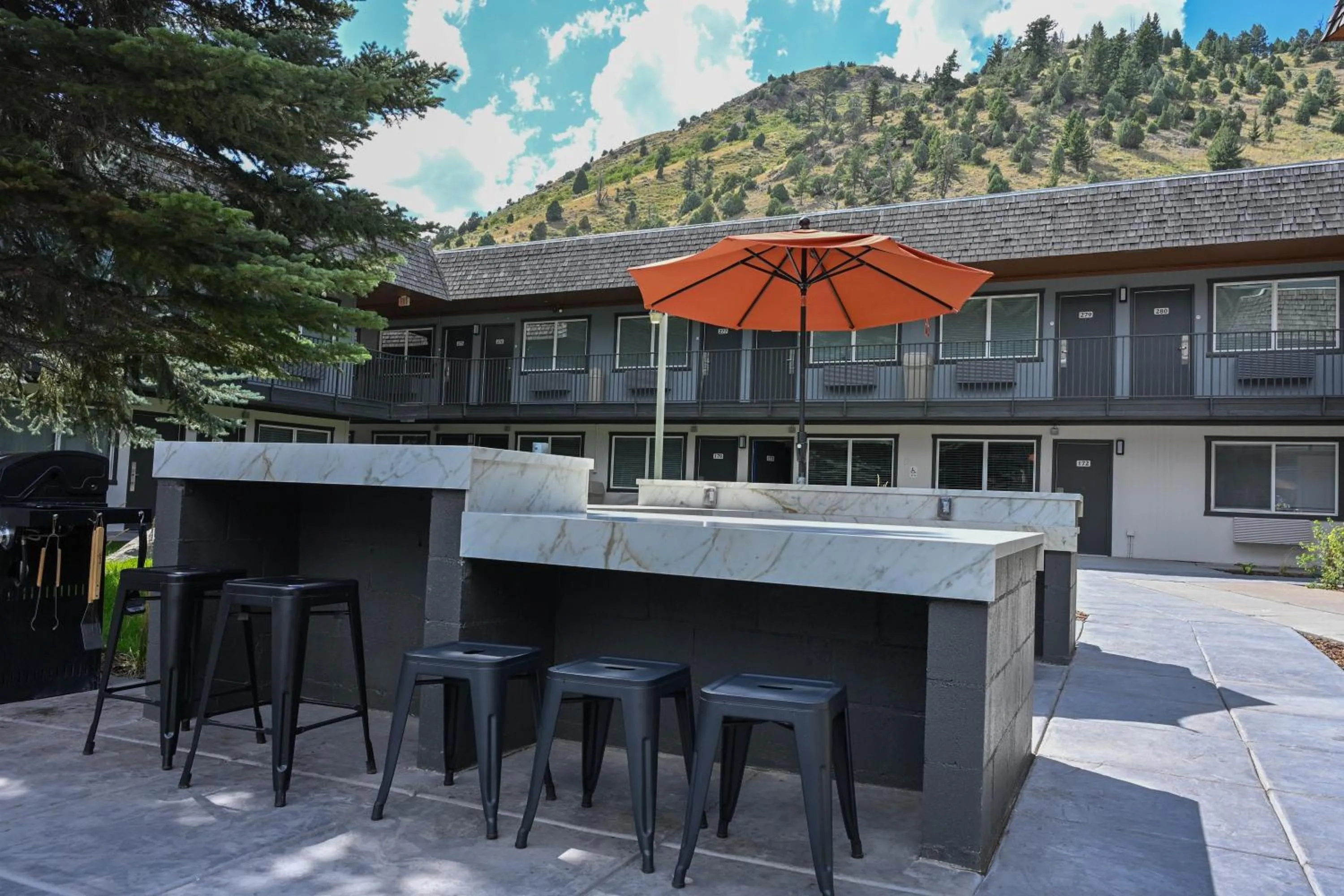 Inner courtyard view in The Jackson SouthTown