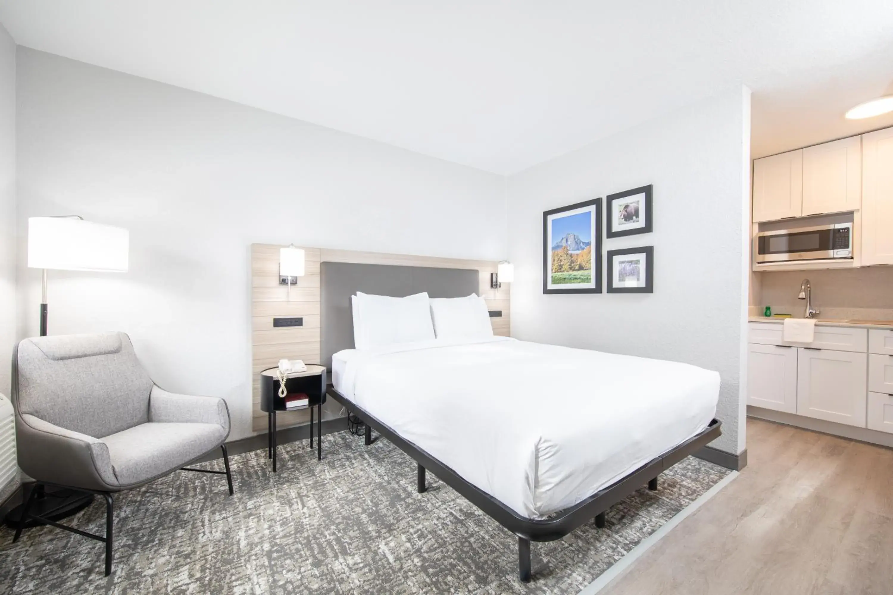 Photo of the whole room, Bed in The Jackson SouthTown Photo of the whole room, Bed in The Jackson SouthTown