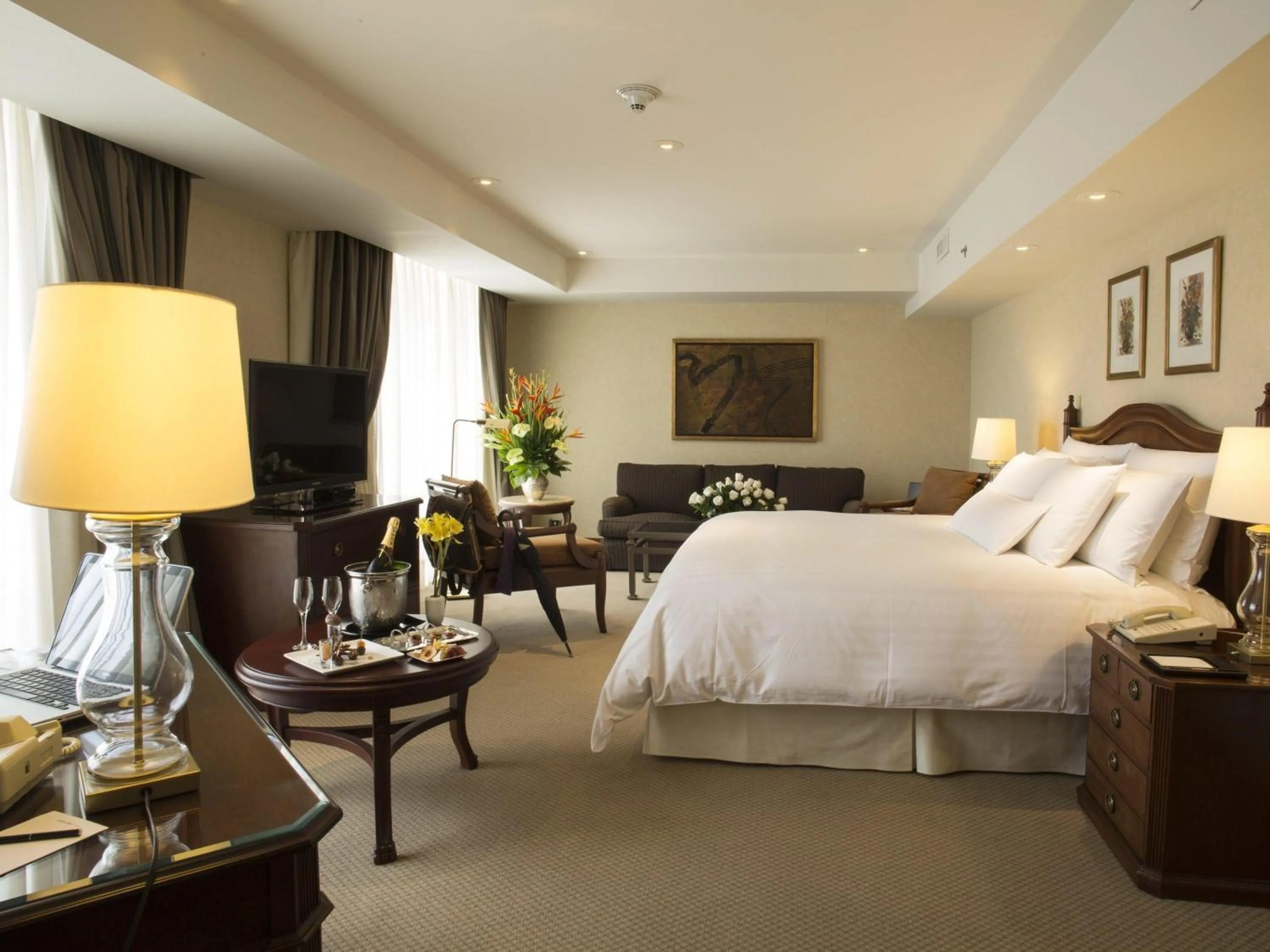 Photo of the whole room, Bed in Swissotel Lima