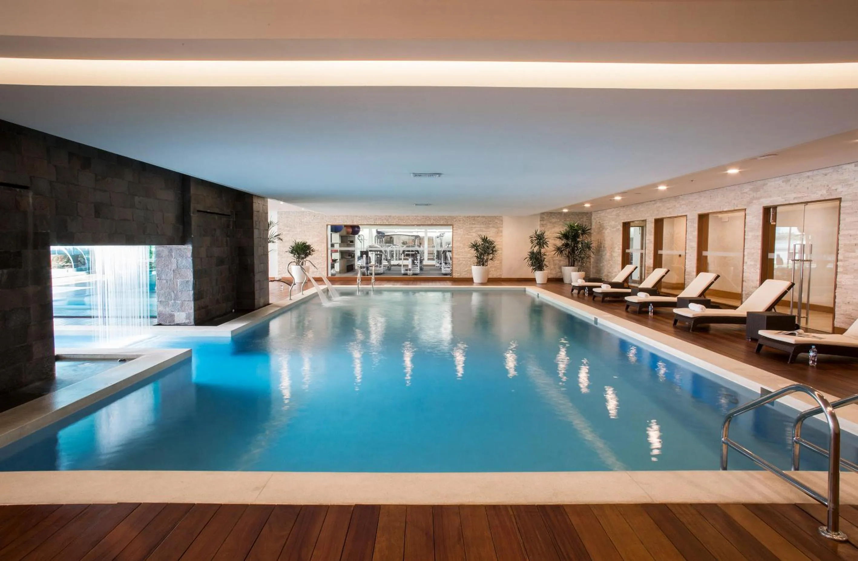 Swimming pool in Swissotel Lima