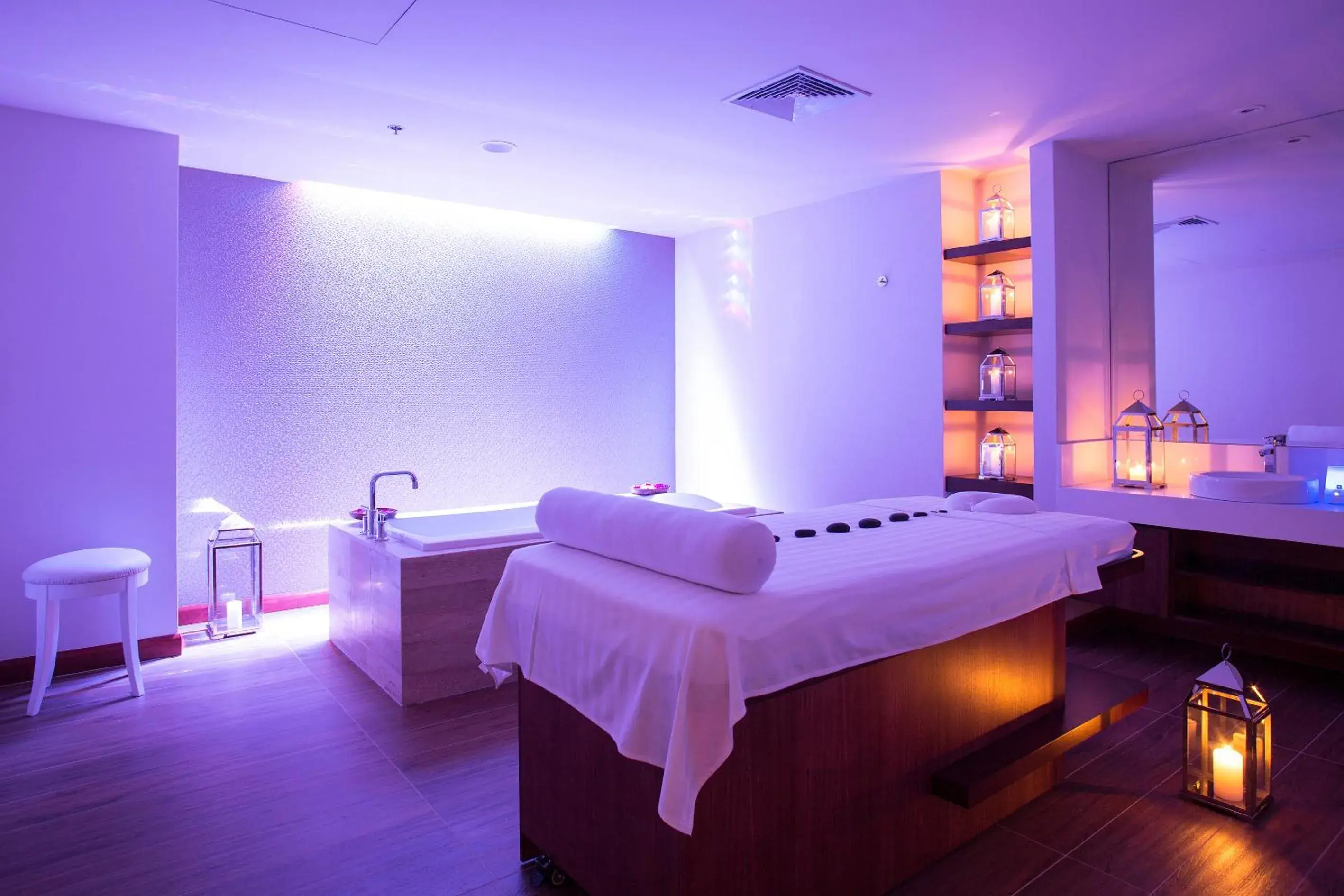 Spa and wellness centre/facilities, Bed in Swissotel Lima Spa and wellness centre/facilities, Bed in Swissotel Lima