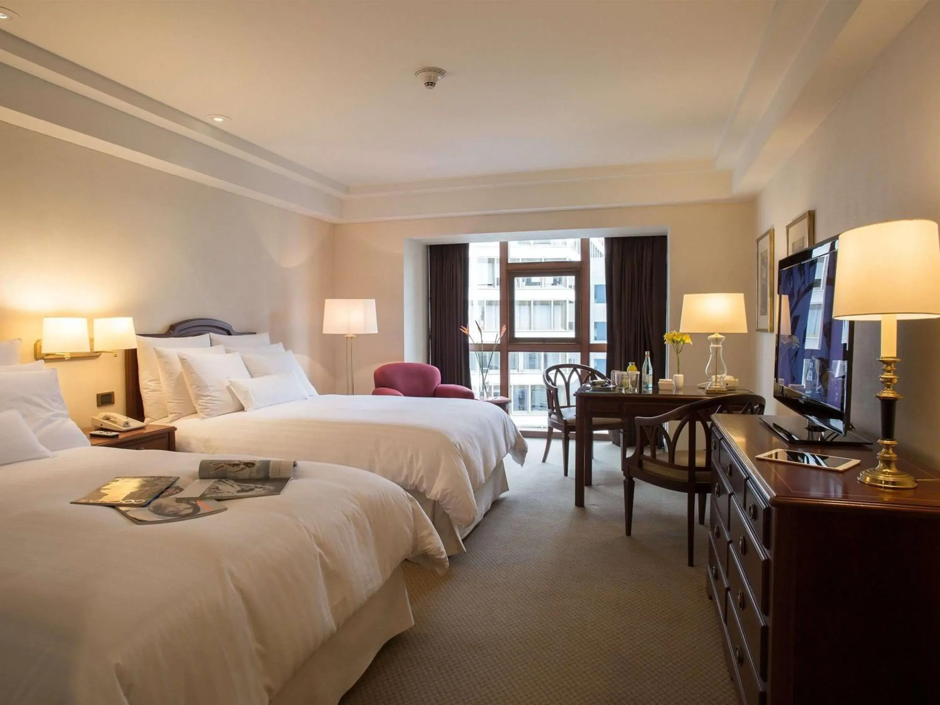 Photo of the whole room, Bed in Swissotel Lima Photo of the whole room, Bed in Swissotel Lima