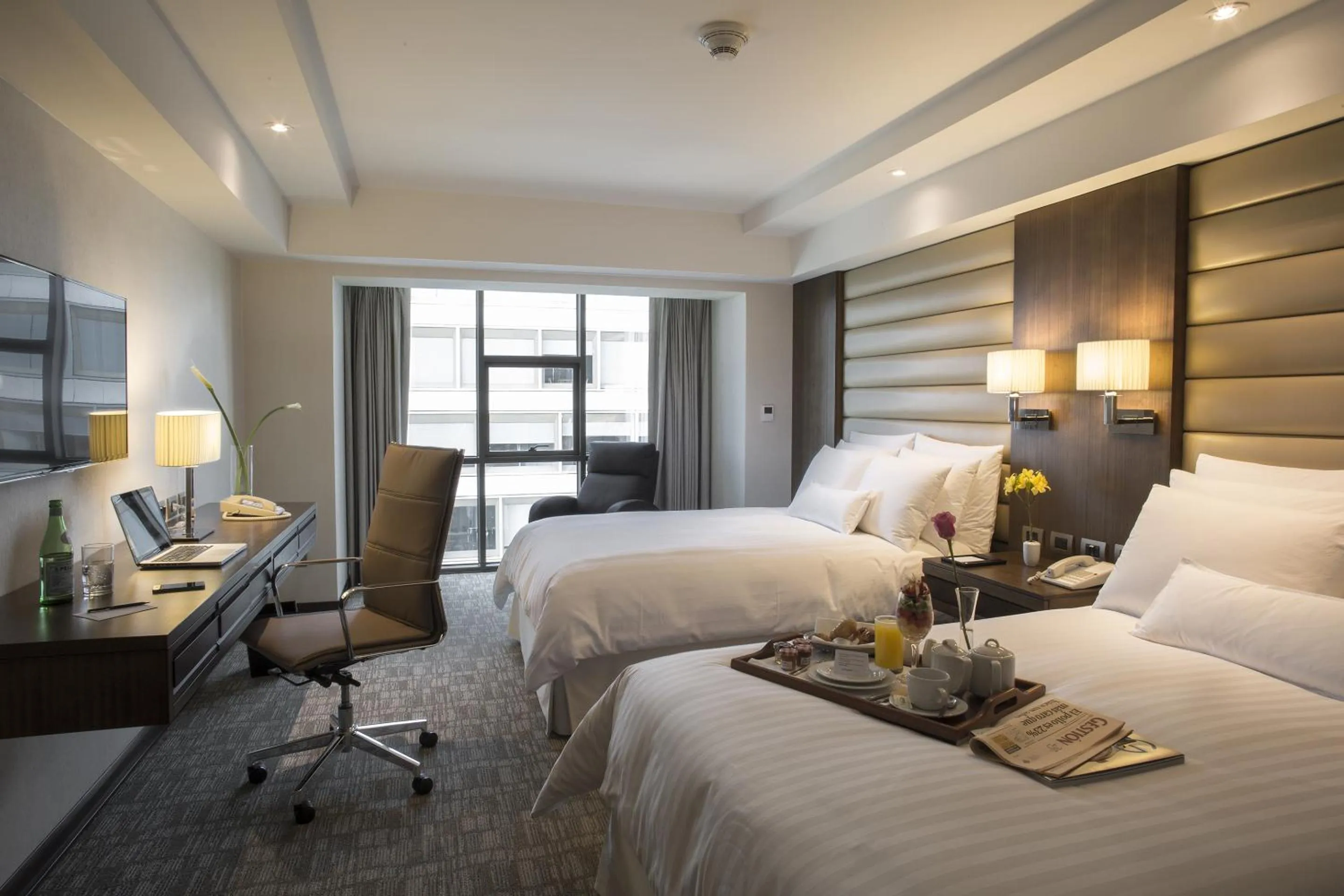 Bedroom, Bed in Swissotel Lima