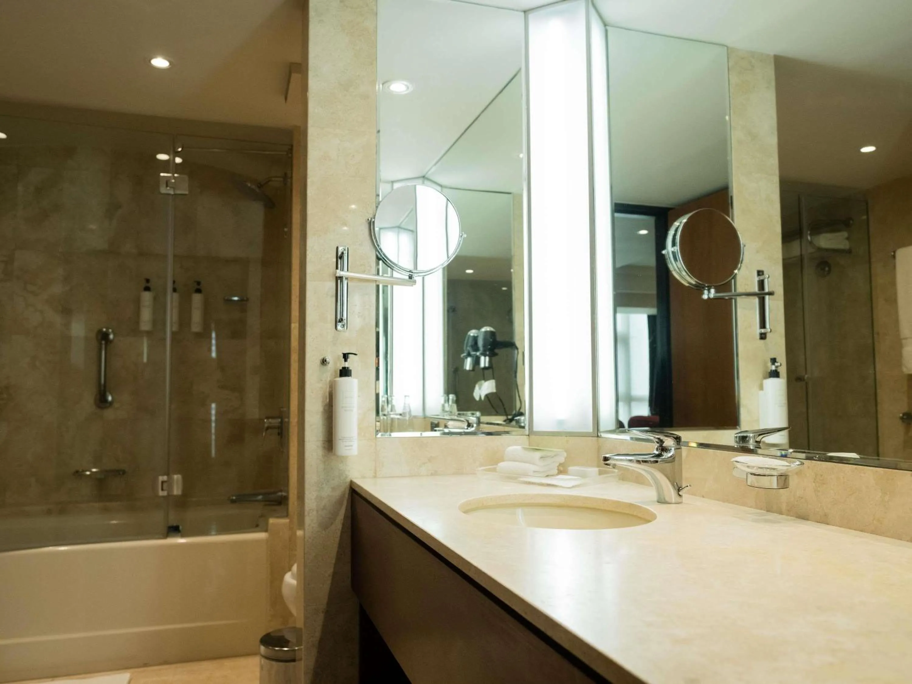 Bedroom in Swissotel Lima