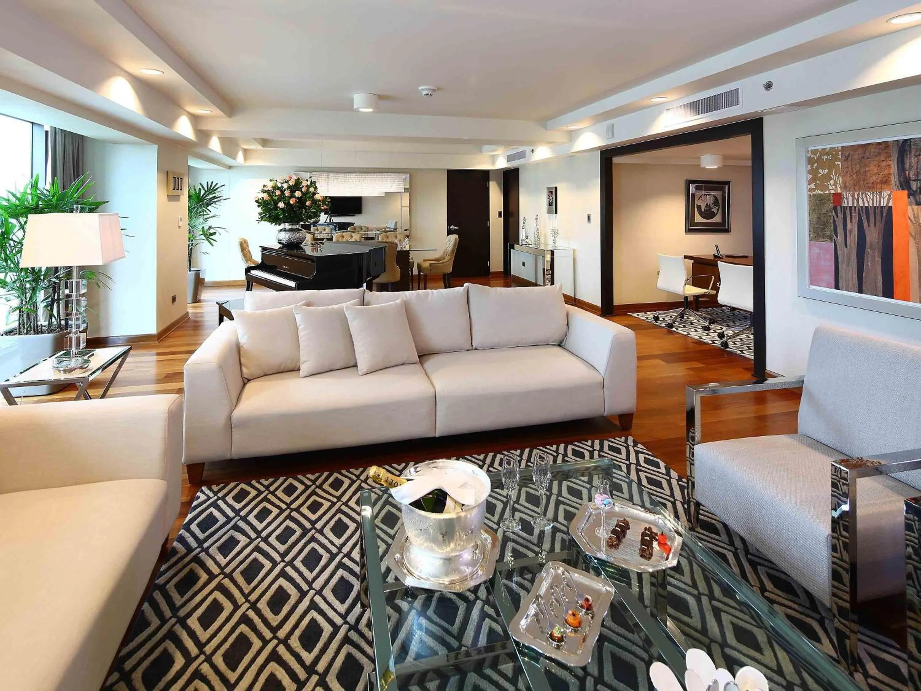 Photo of the whole room in Swissotel Lima