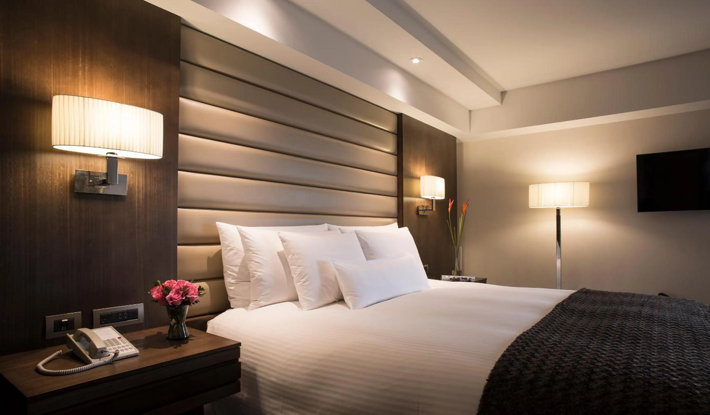 Bedroom, Bed in Swissotel Lima