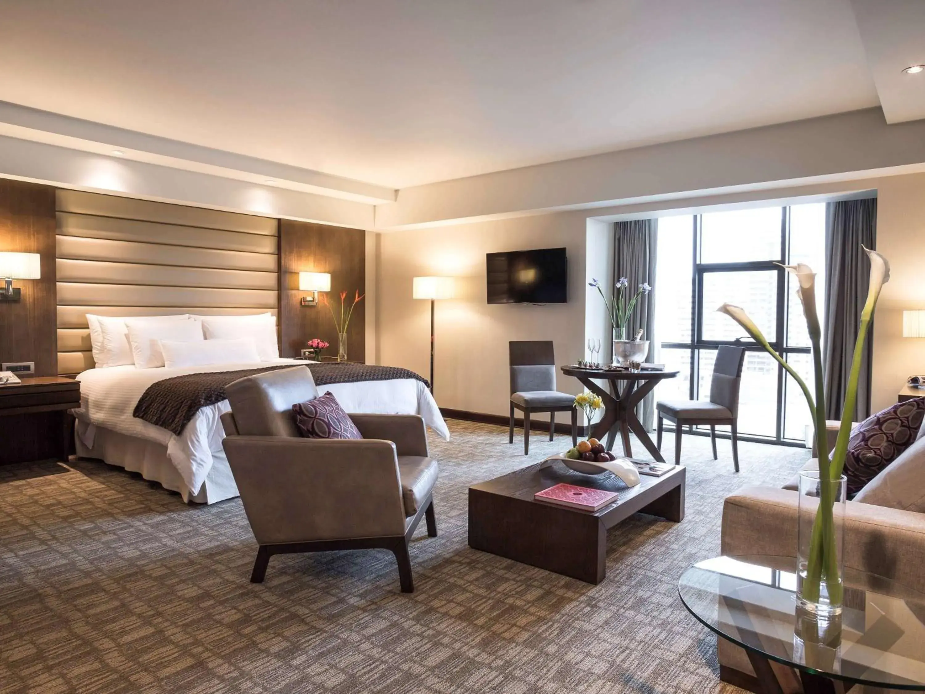 Photo of the whole room, Bed in Swissotel Lima Photo of the whole room, Bed in Swissotel Lima