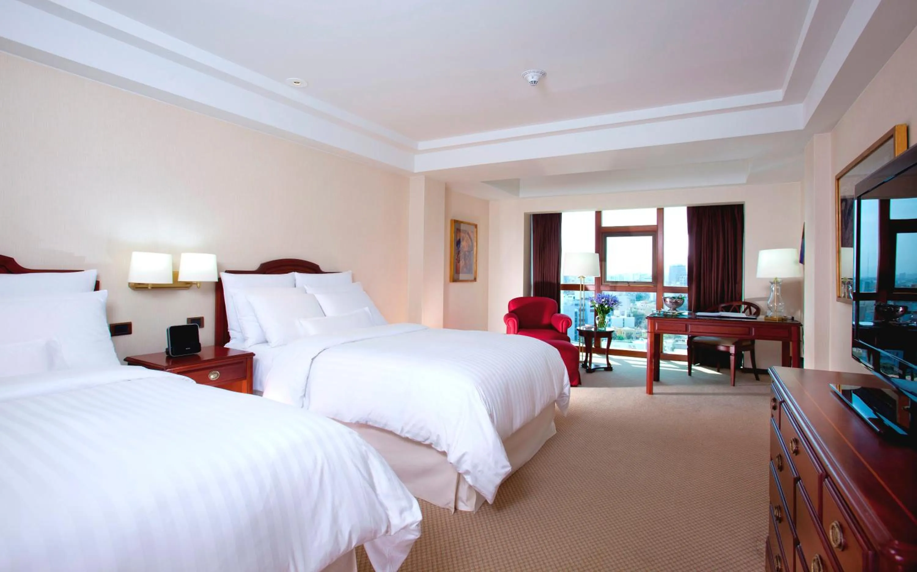 Bedroom, Bed in Swissotel Lima