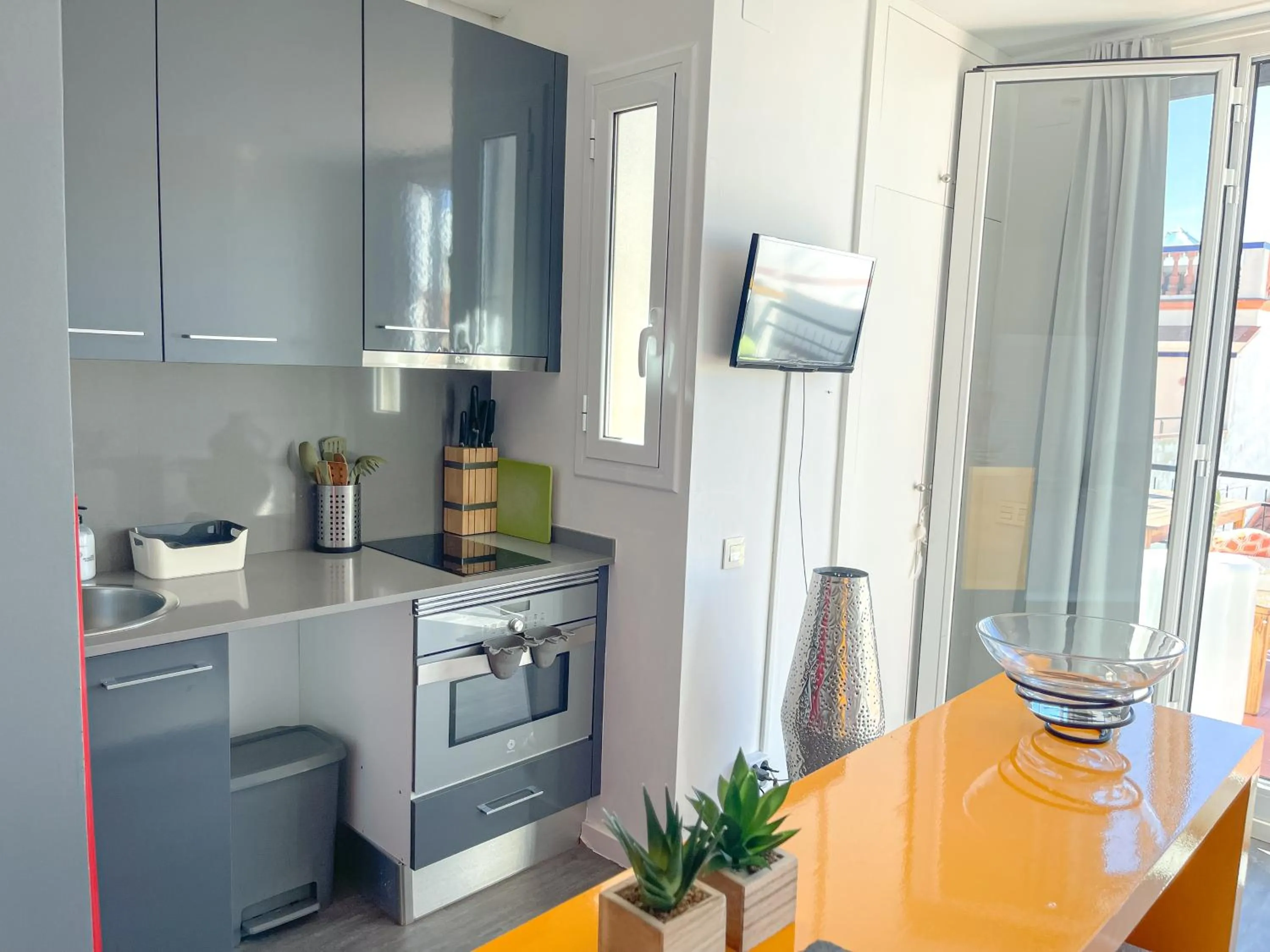 Unique studio Apartment with amazing terrace Sitges centre beach