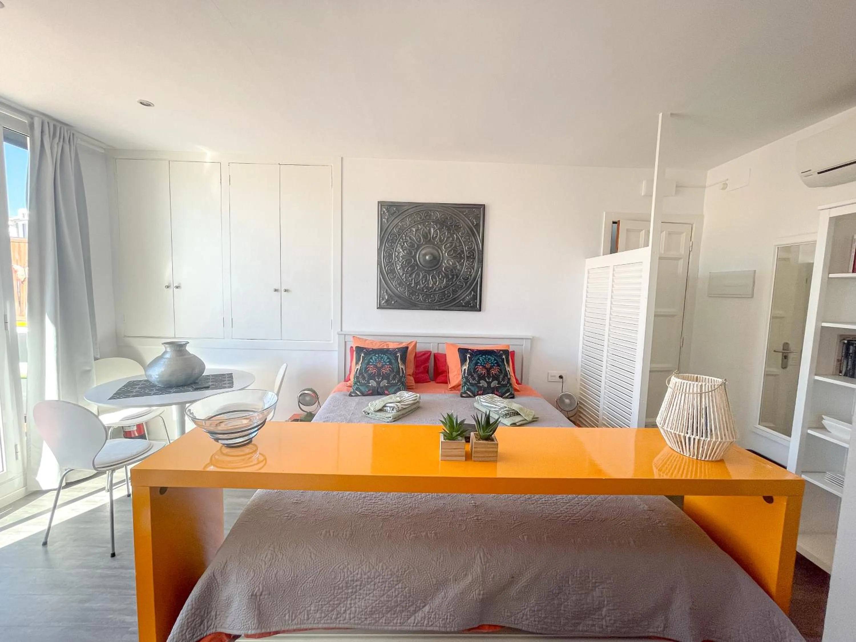 Bed in Unique studio Apartment with amazing terrace Sitges centre beach