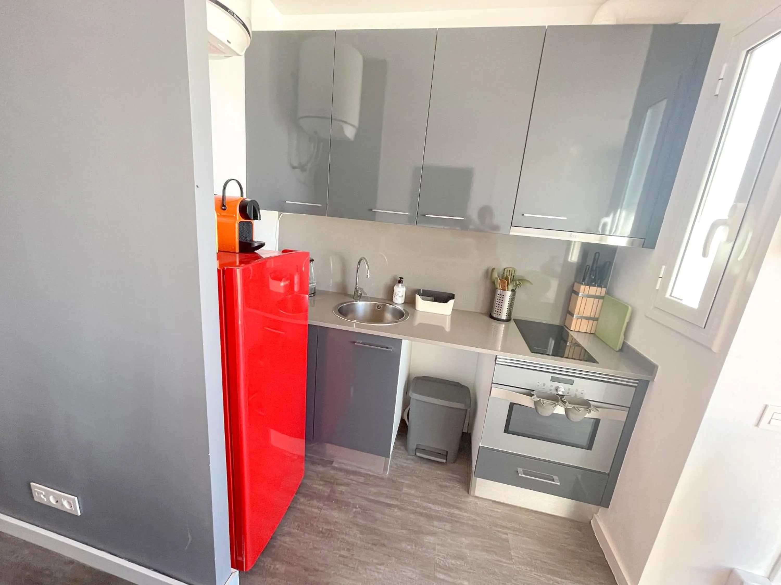 Unique studio Apartment with amazing terrace Sitges centre beach