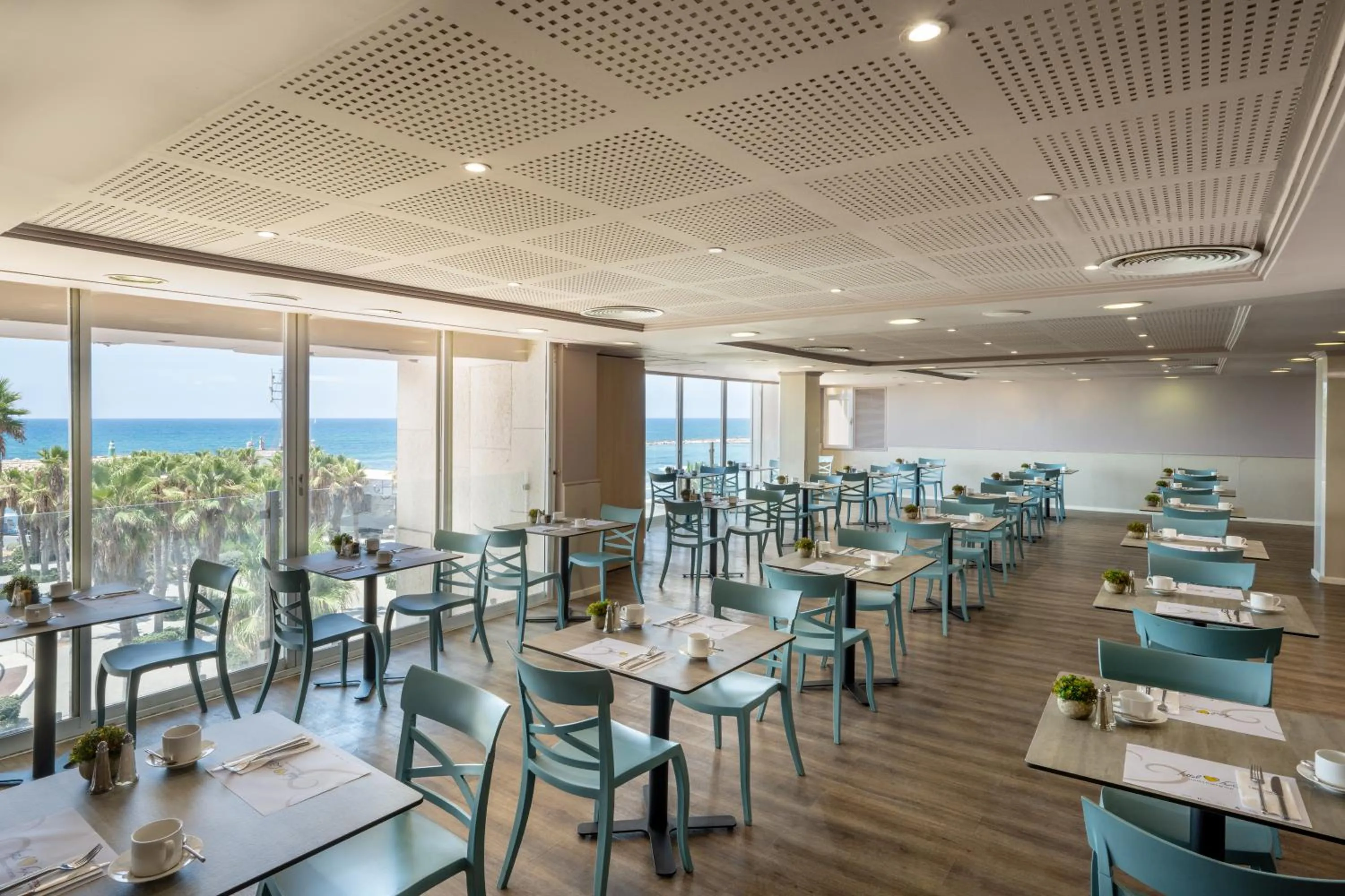 Restaurant/places to eat in Leonardo Gordon Beach