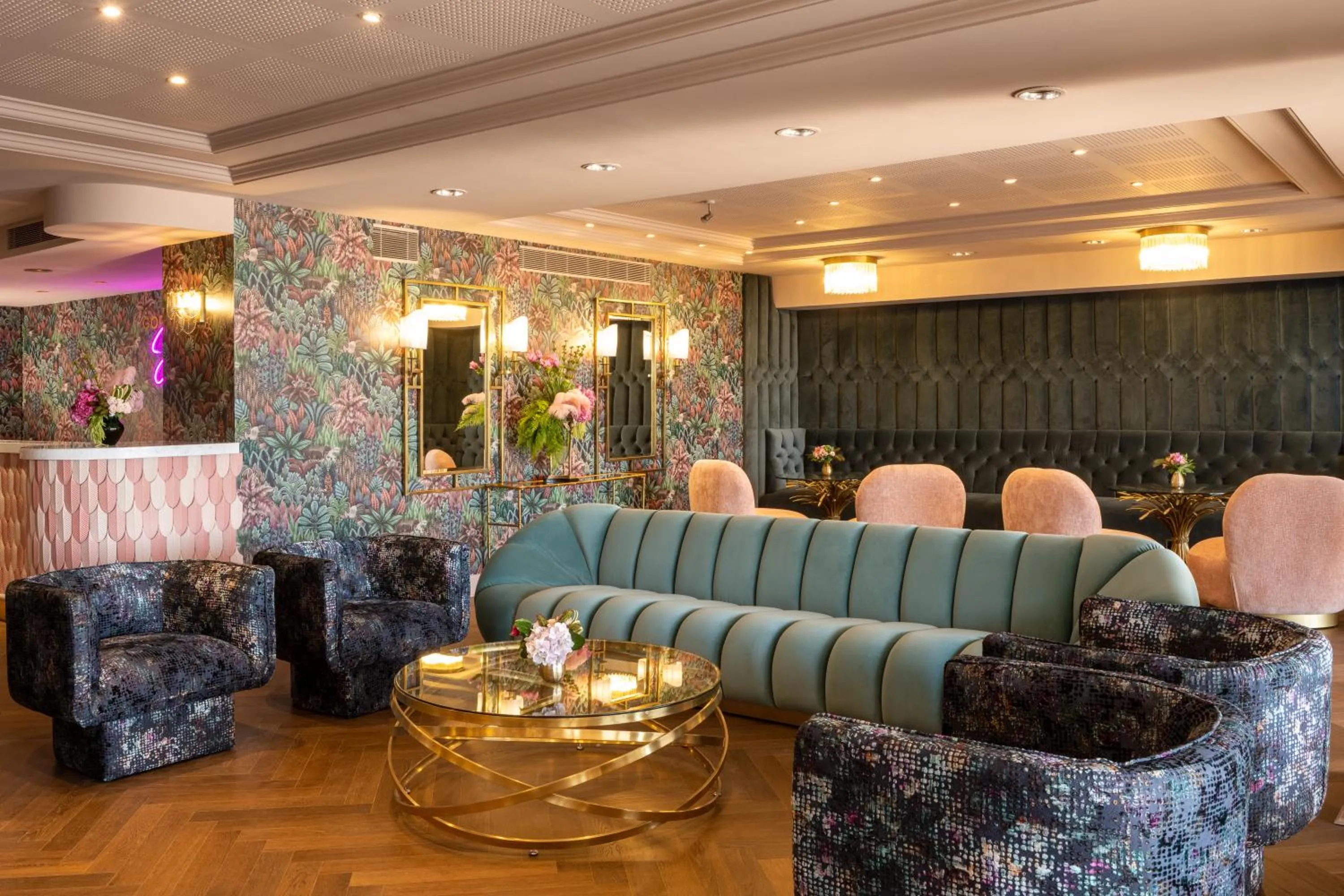 Seating area in Leonardo Gordon Beach