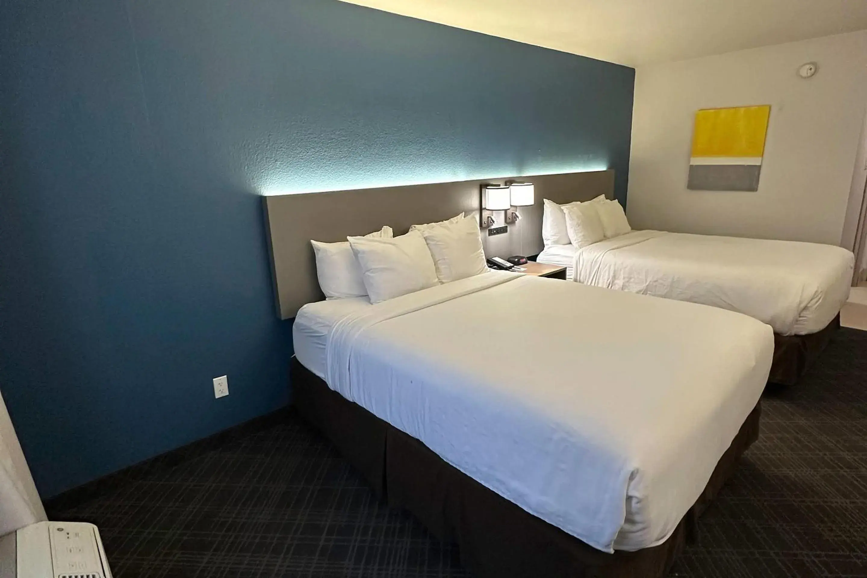 Queen Room with Two Queen Beds in Comfort Inn Dallas Park Central Queen Room with Two Queen Beds in Comfort Inn Dallas Park Central