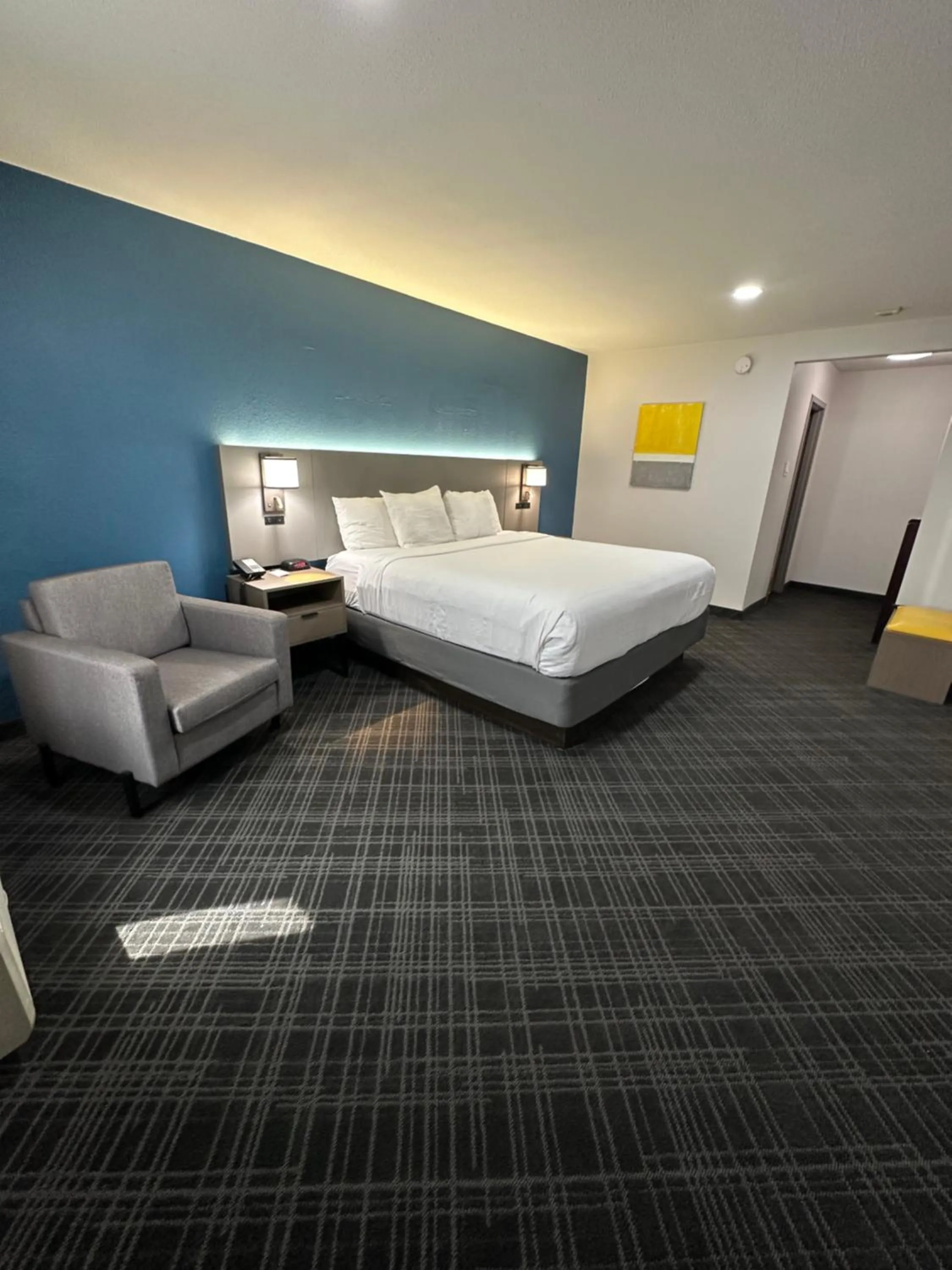 Bed in Comfort Inn Dallas Park Central