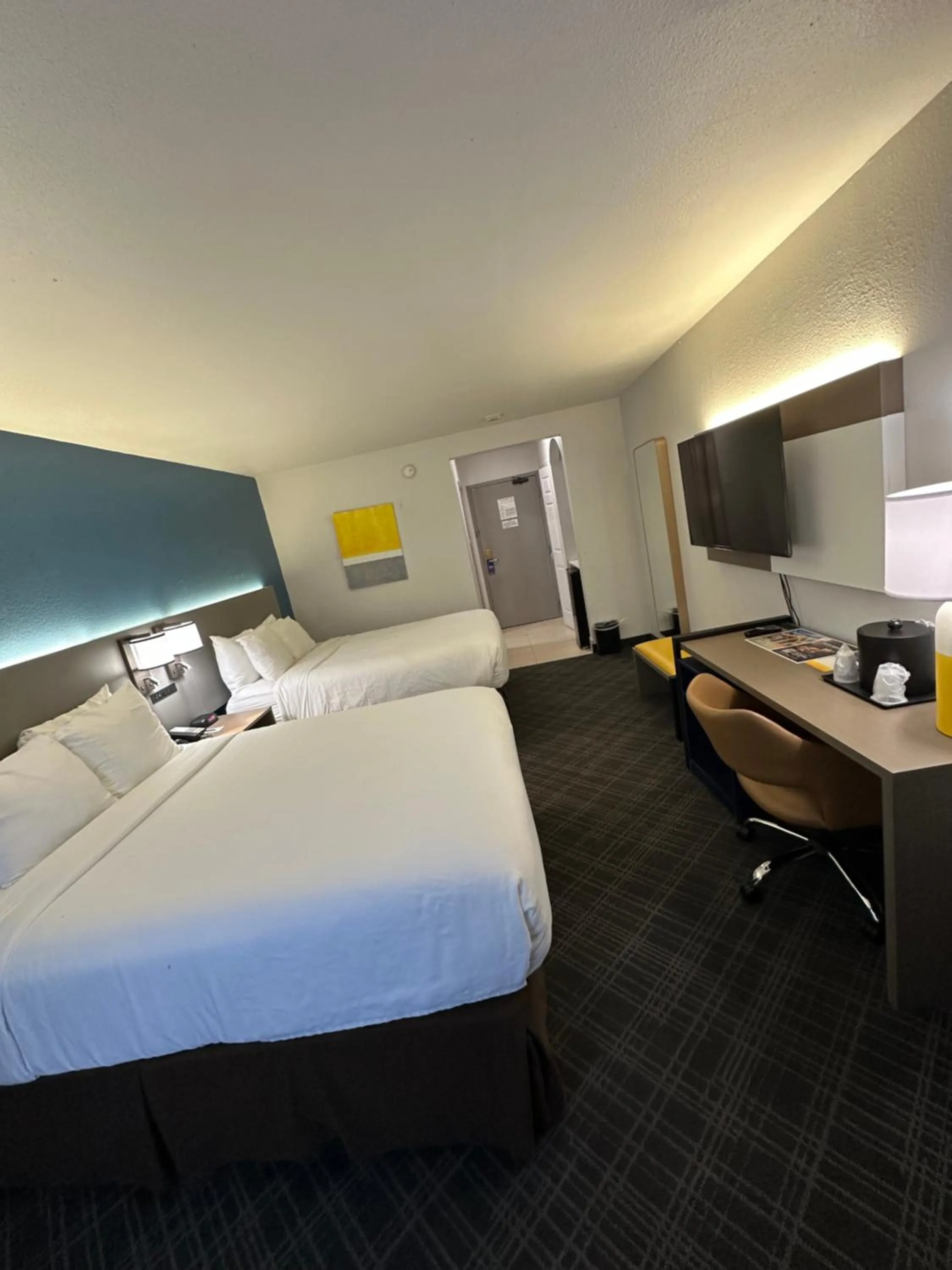 Bed in Comfort Inn Dallas Park Central