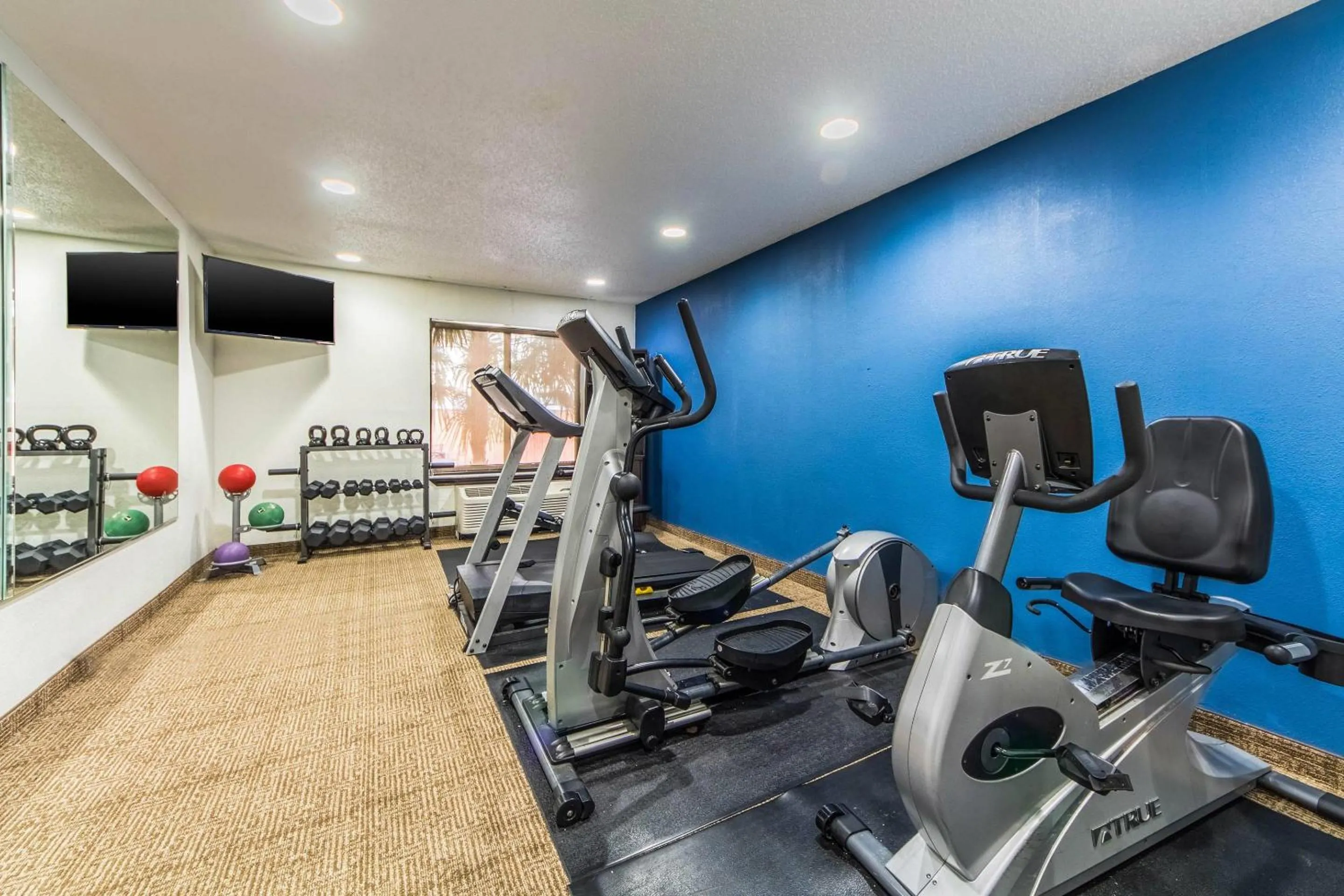 Fitness centre/facilities in Comfort Inn Dallas Park Central