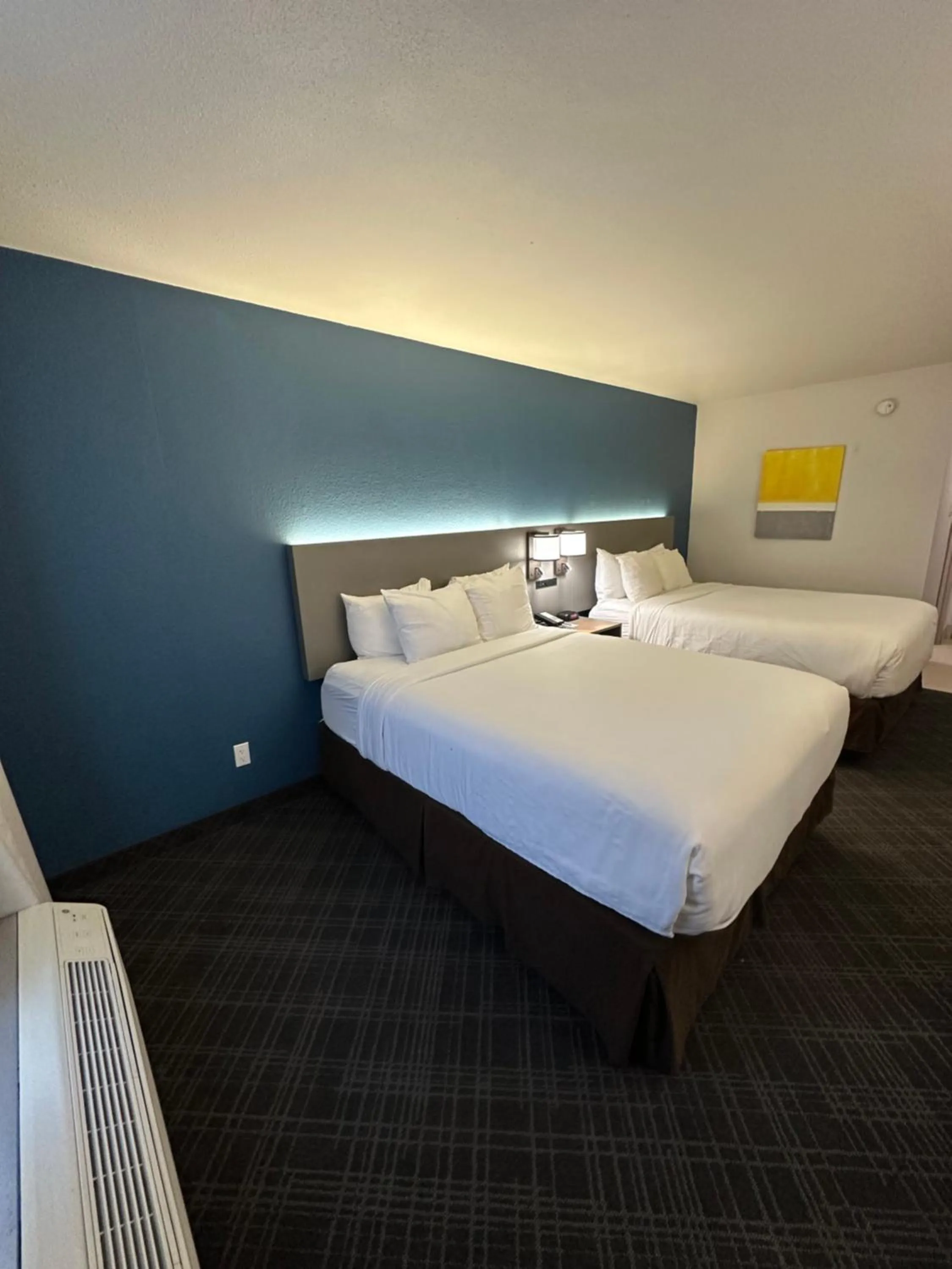 Bed in Comfort Inn Dallas Park Central