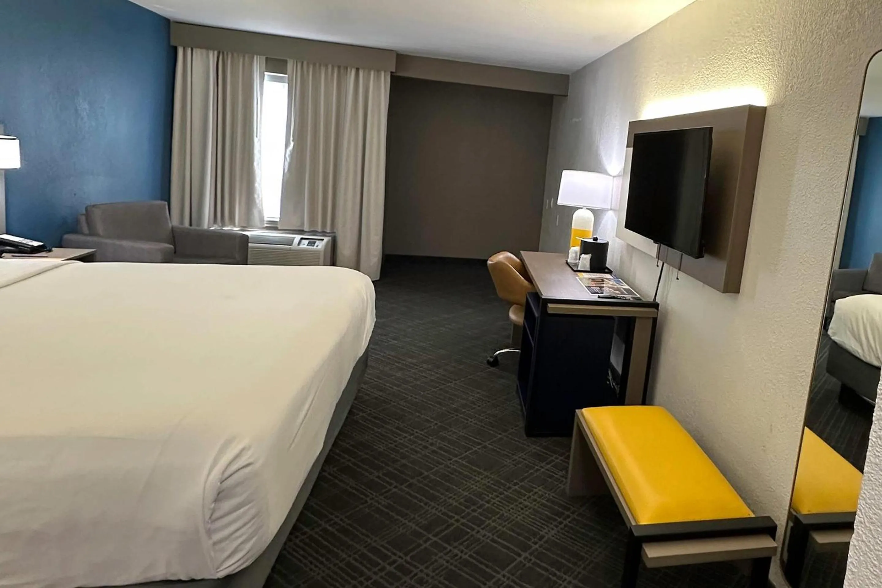 Bedroom, Bed in Comfort Inn Dallas Park Central