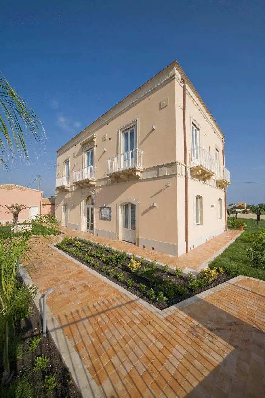 Property building in Hotel Villa Fanusa