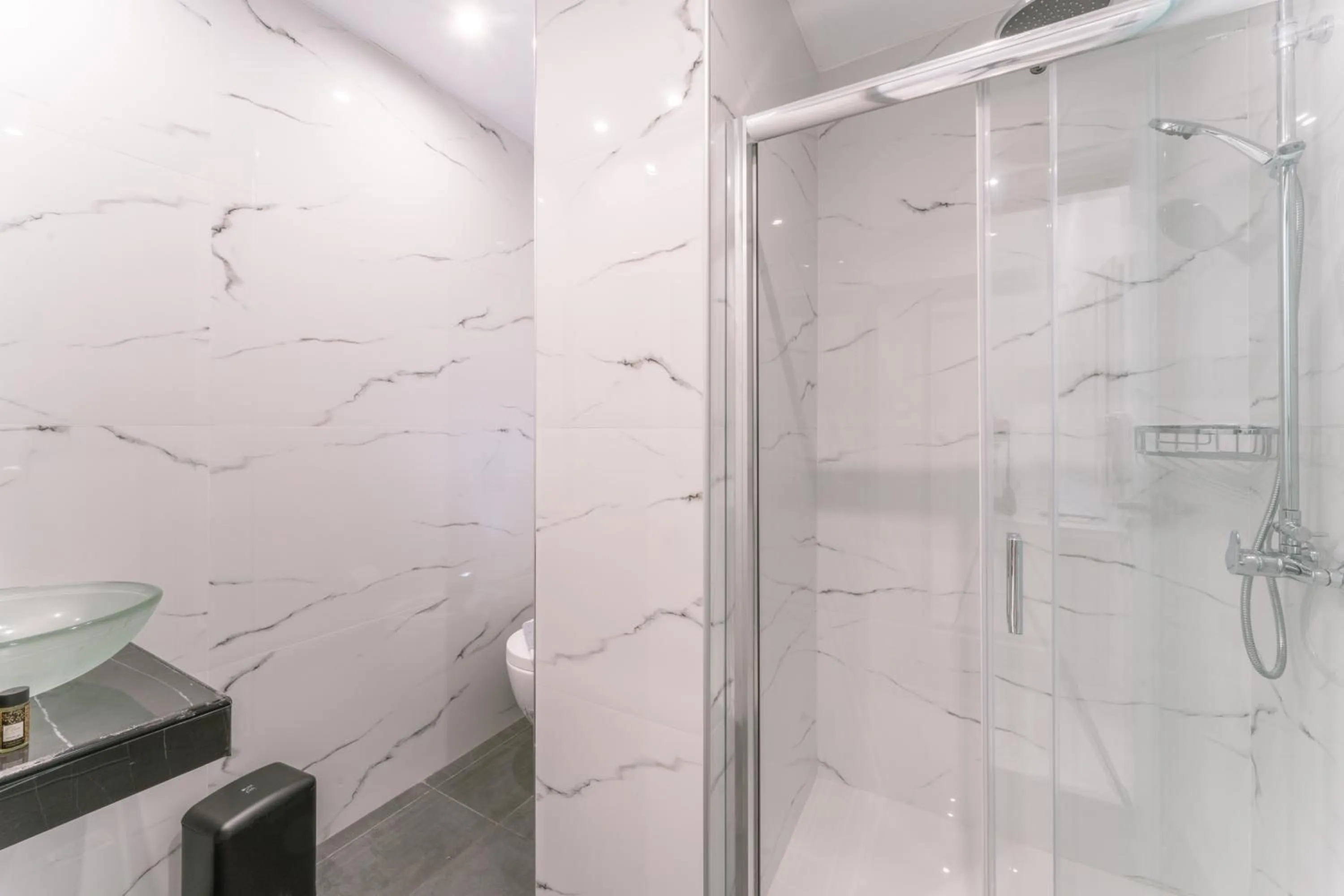 Bathroom in Callinica Hotel