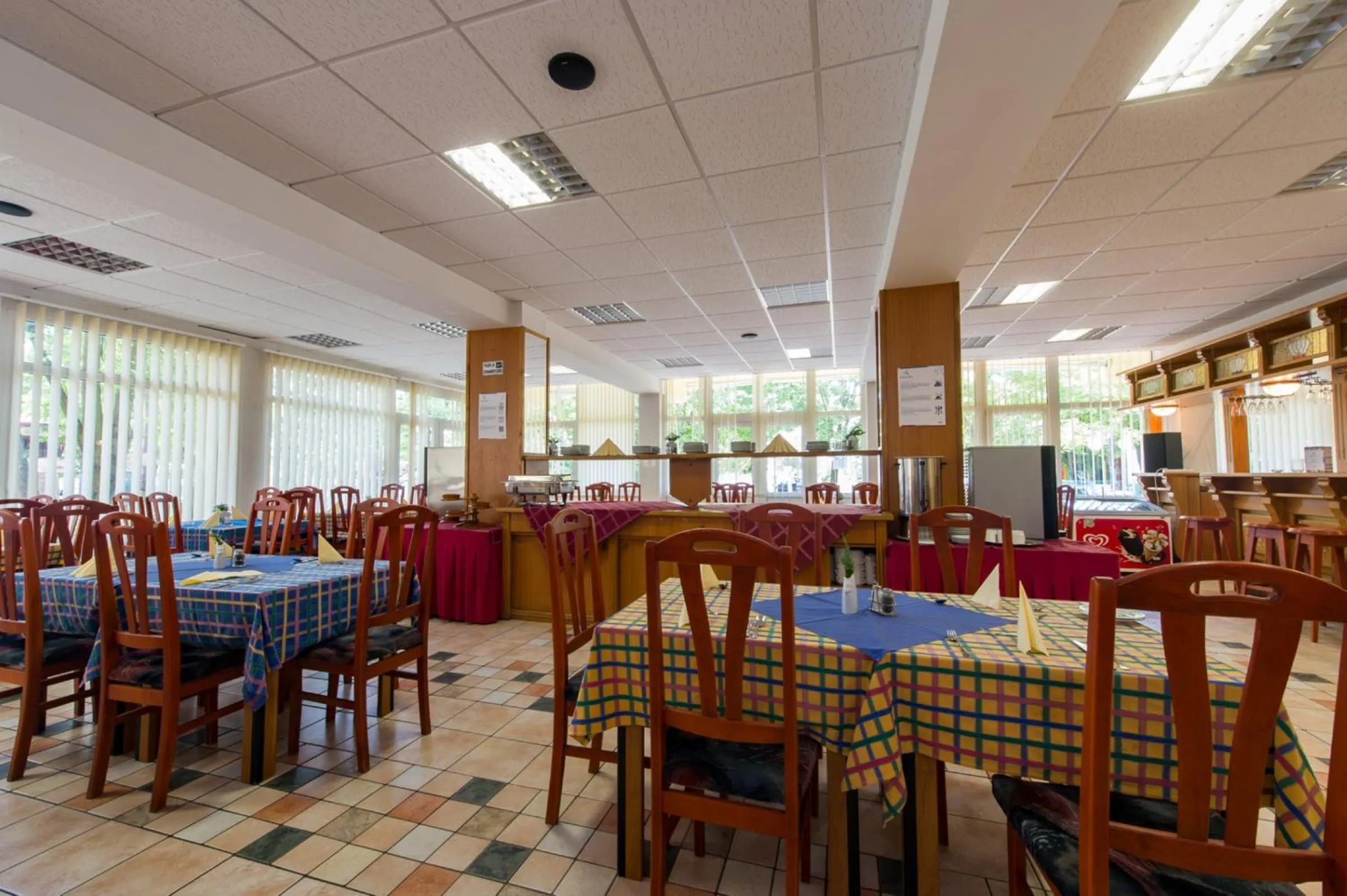 Restaurant/places to eat in Hotel Nostra