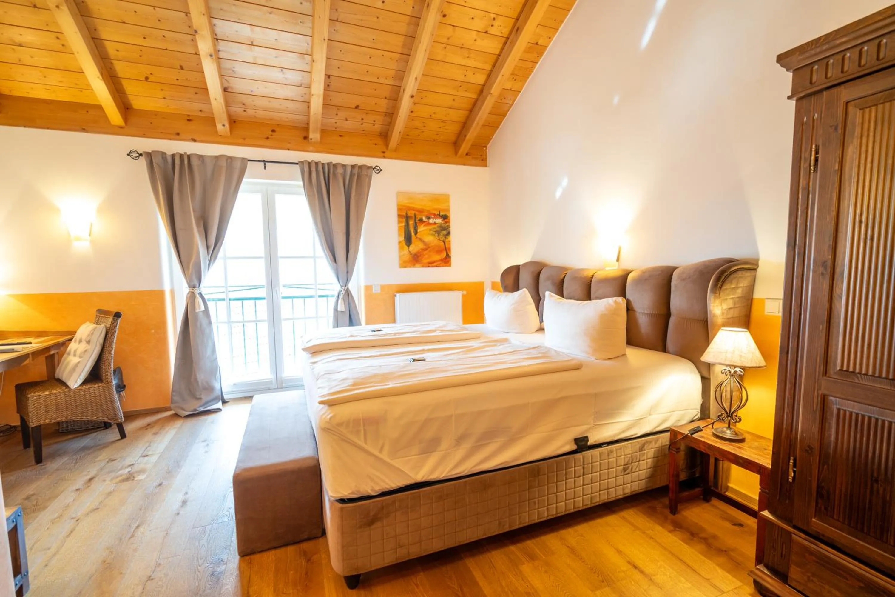 Photo of the whole room, Bed in Landhaus Hotel Wolfratshausen