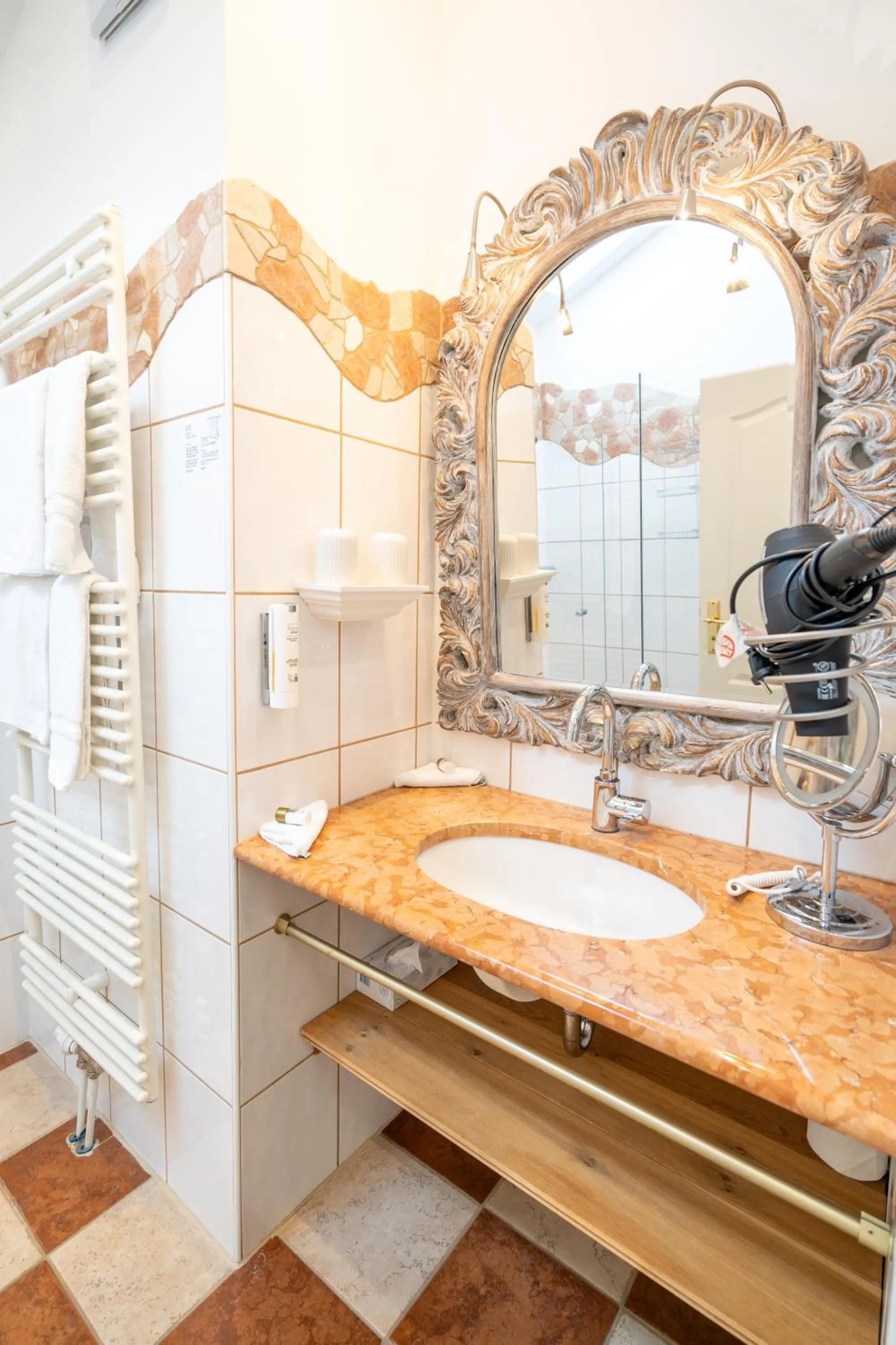 Bathroom in Landhaus Hotel Wolfratshausen