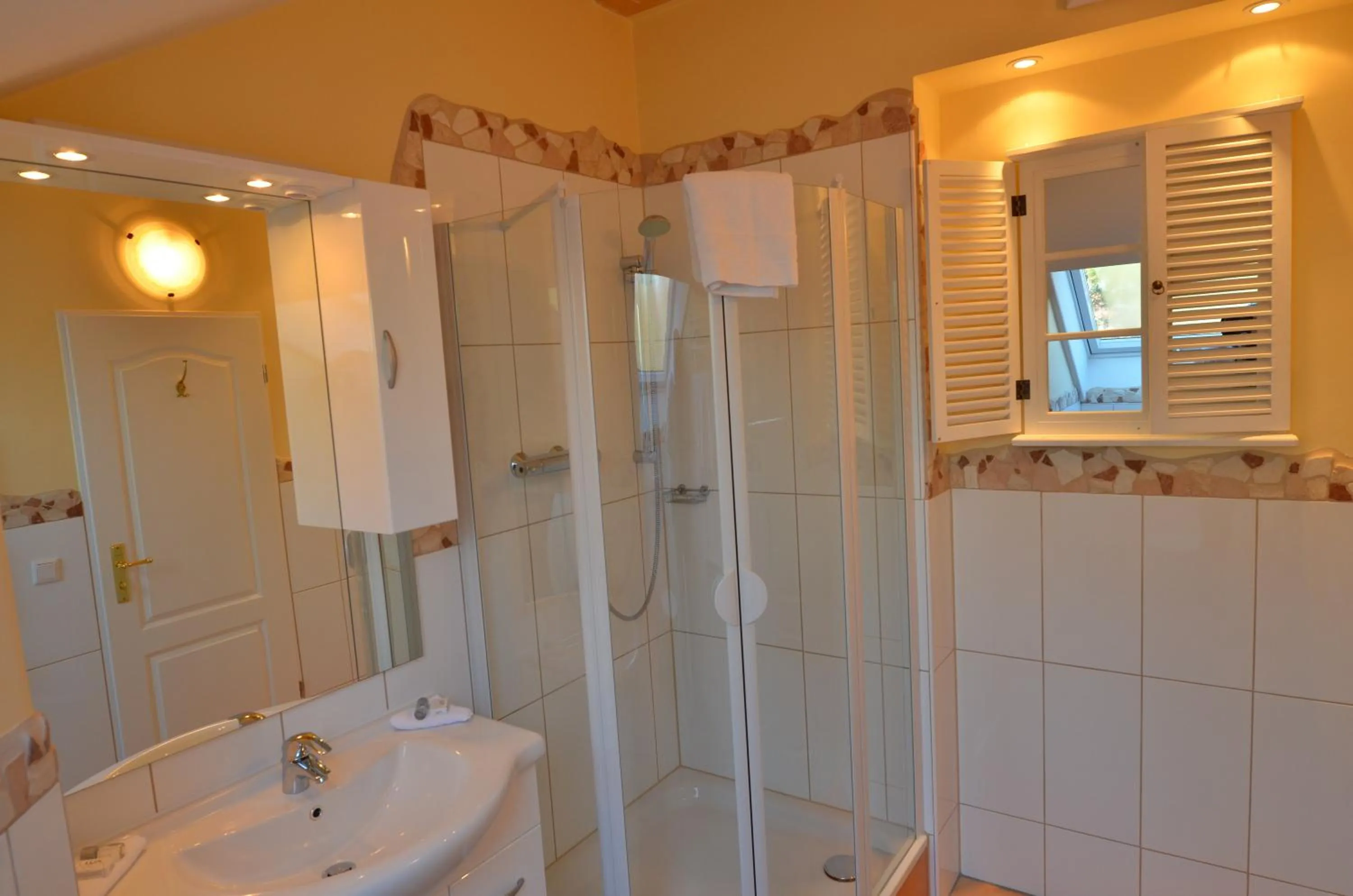 Bathroom in Landhaus Hotel Wolfratshausen