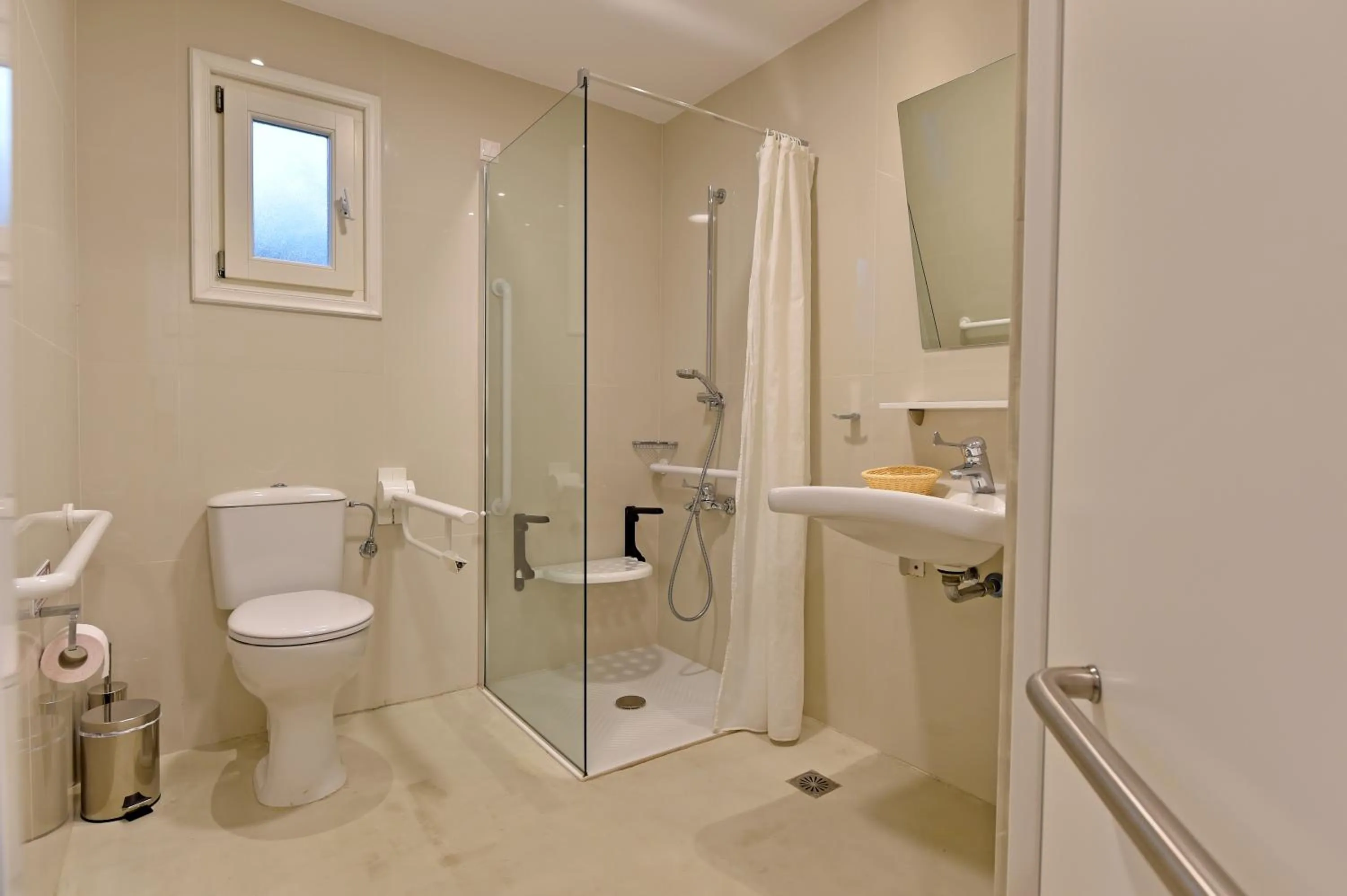 Shower in Kalypso Hotel