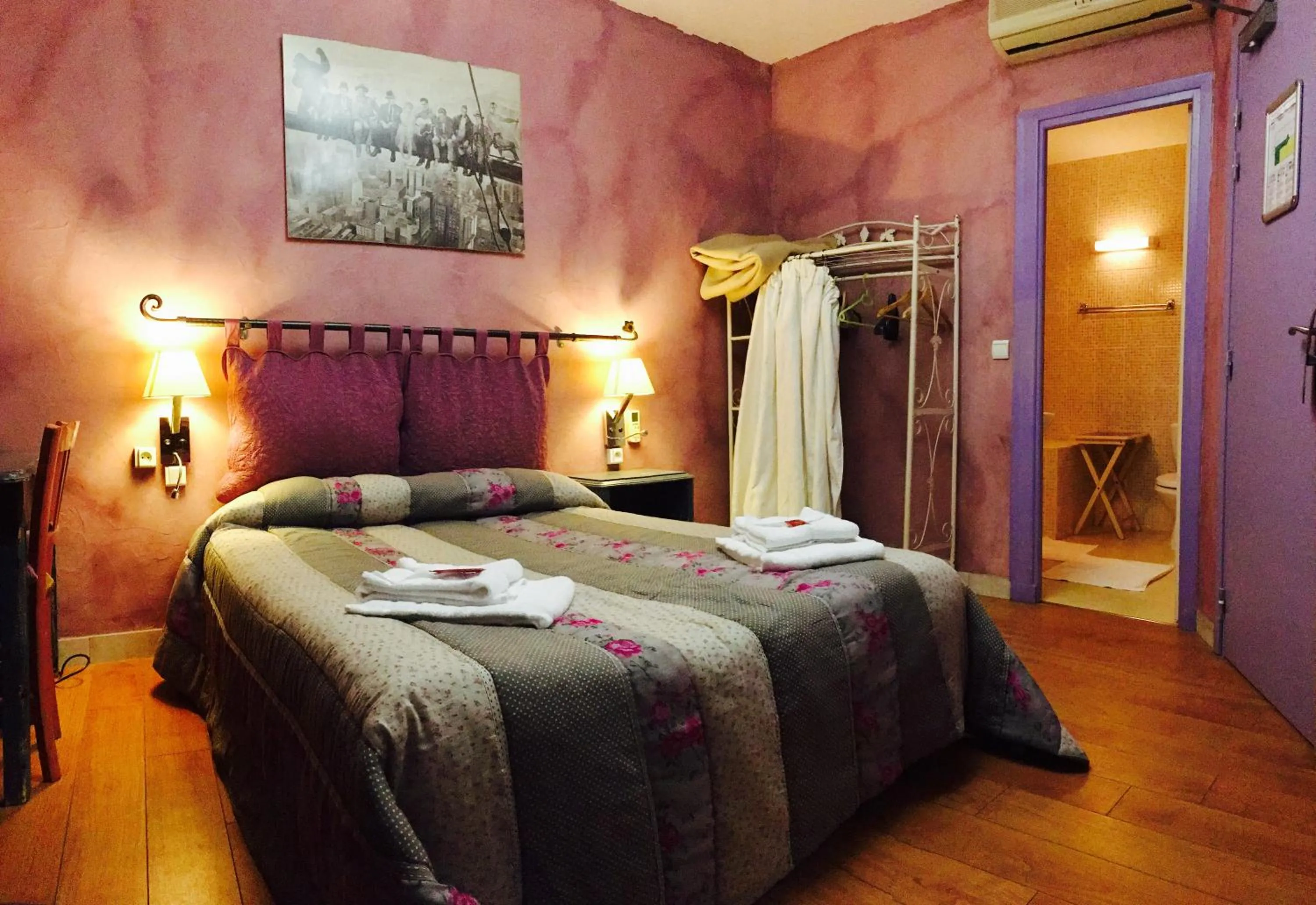 Photo of the whole room, Bed in Boutique Hotel Couleurs Suds