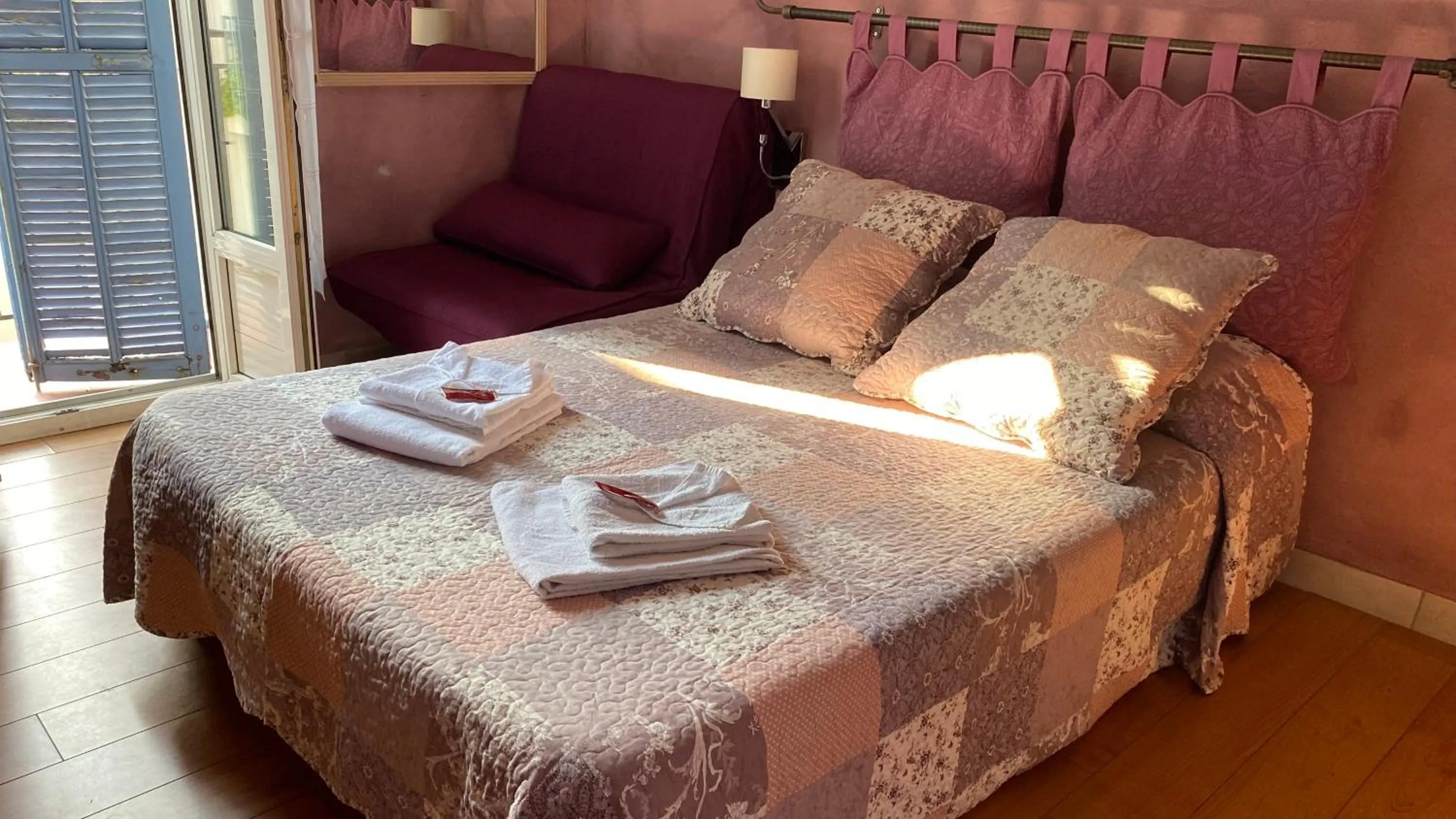 Photo of the whole room, Bed in Boutique Hotel Couleurs Suds