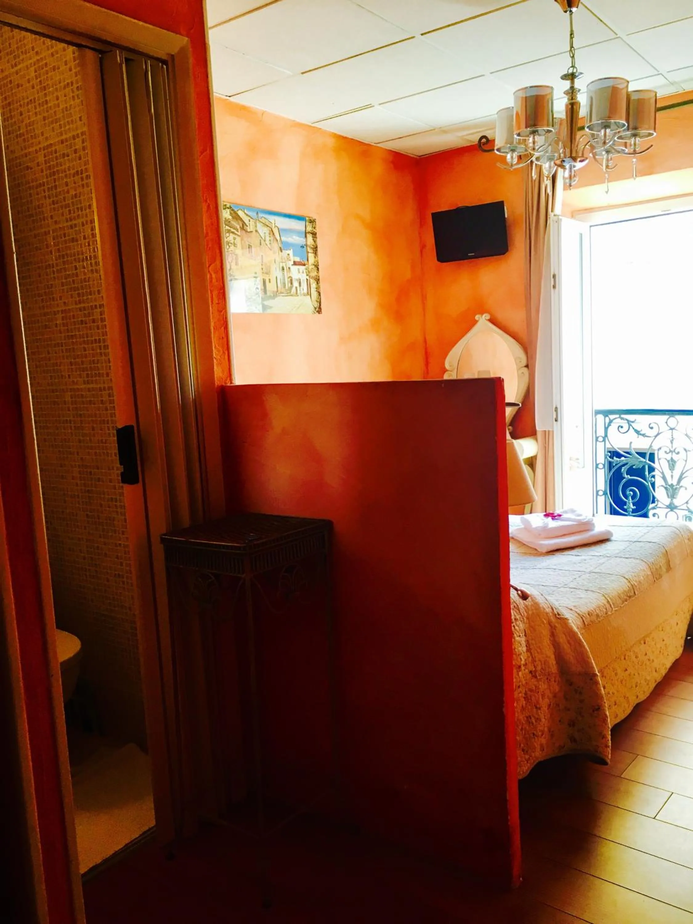 Photo of the whole room, Bed in Boutique Hotel Couleurs Suds