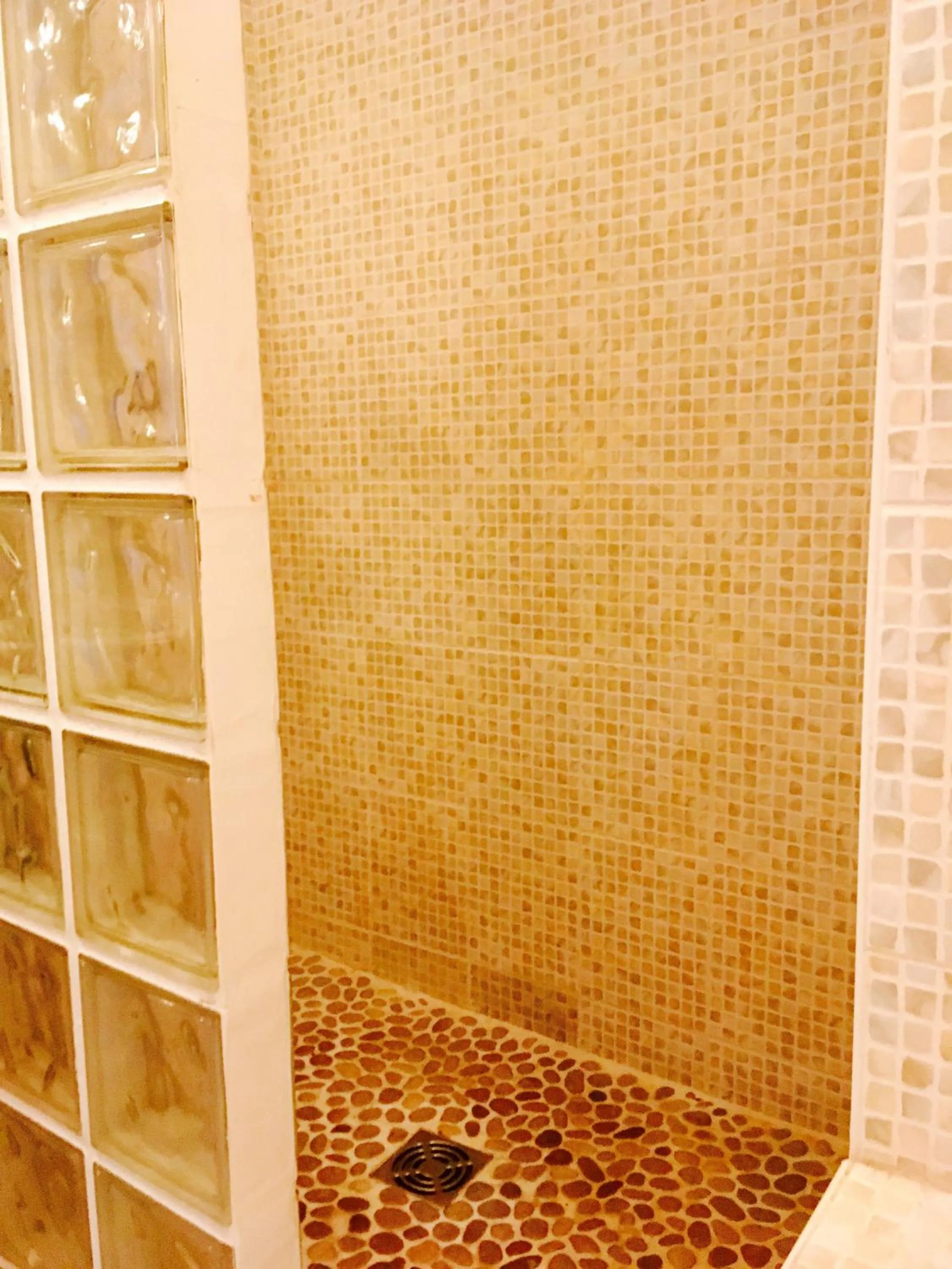 Shower in Boutique Hotel Couleurs Suds