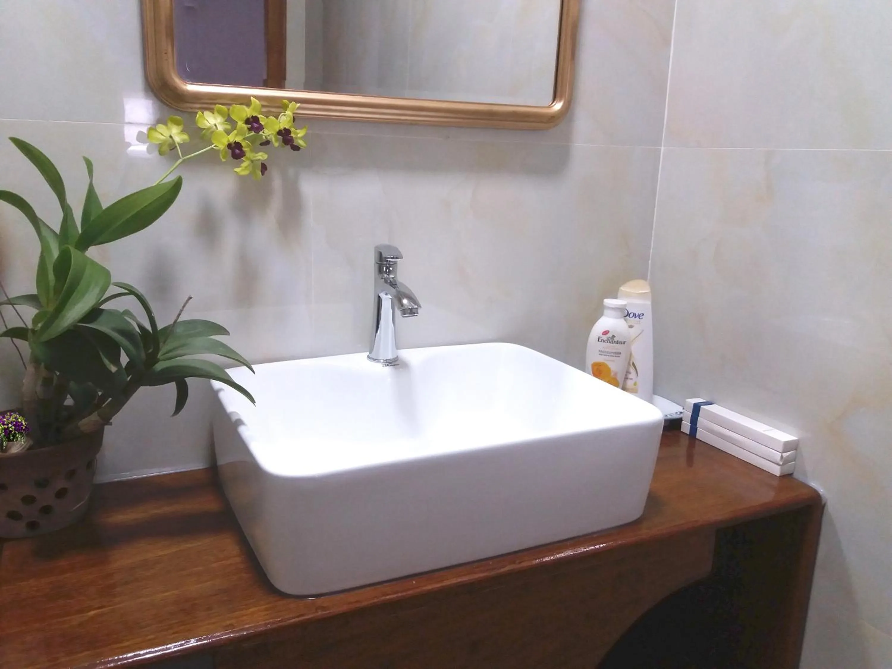 Bathroom in ANGKOR DINO B&B