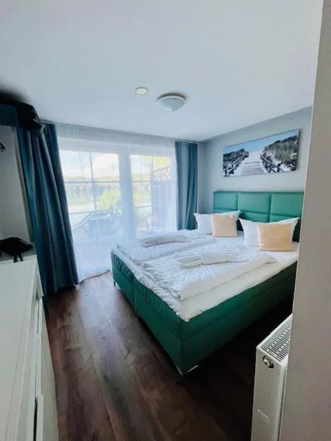 Bed in Strandhotel Vier Jahreszeiten Buckow