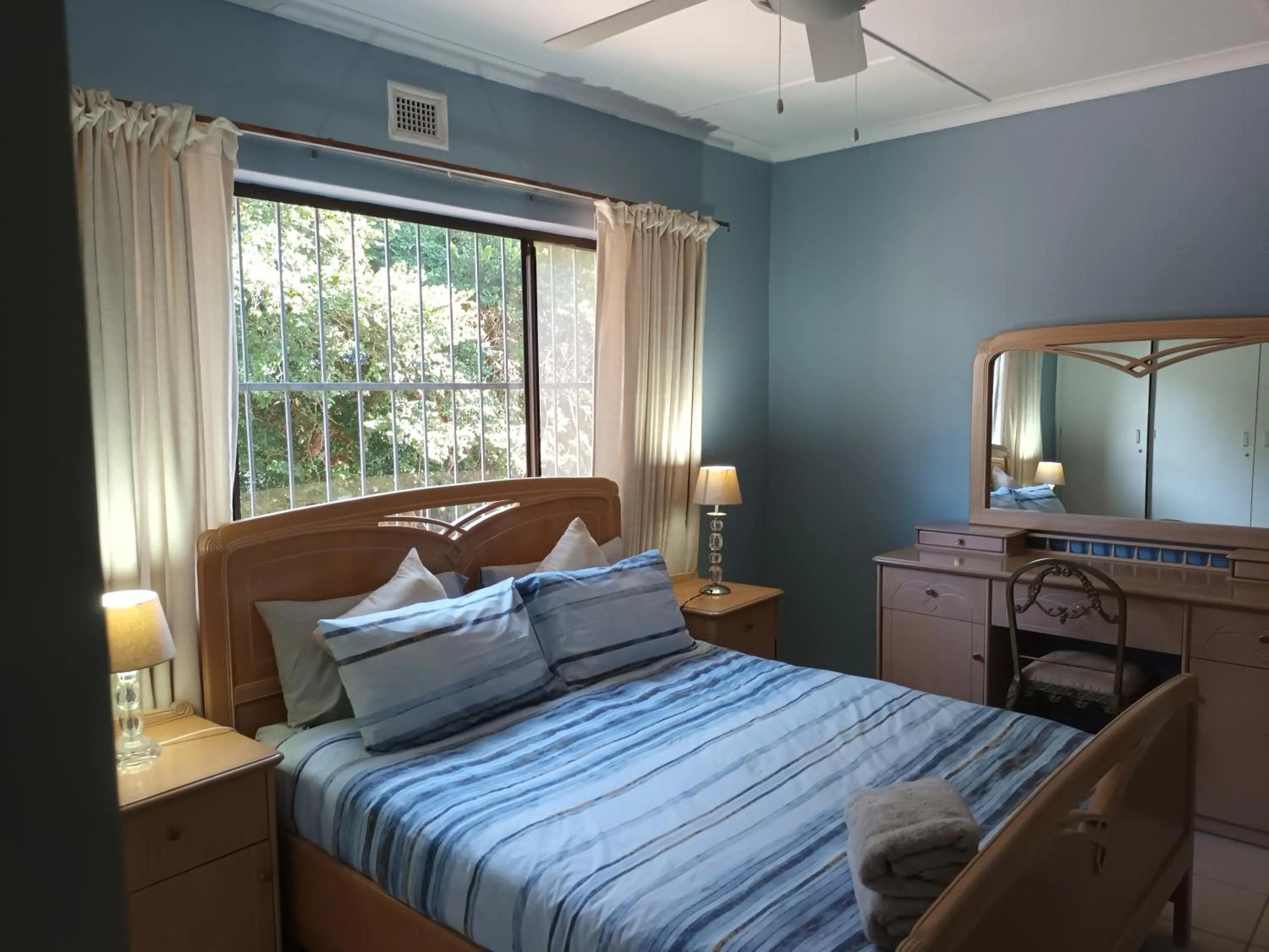 Property building, Bed in Turtleshaven