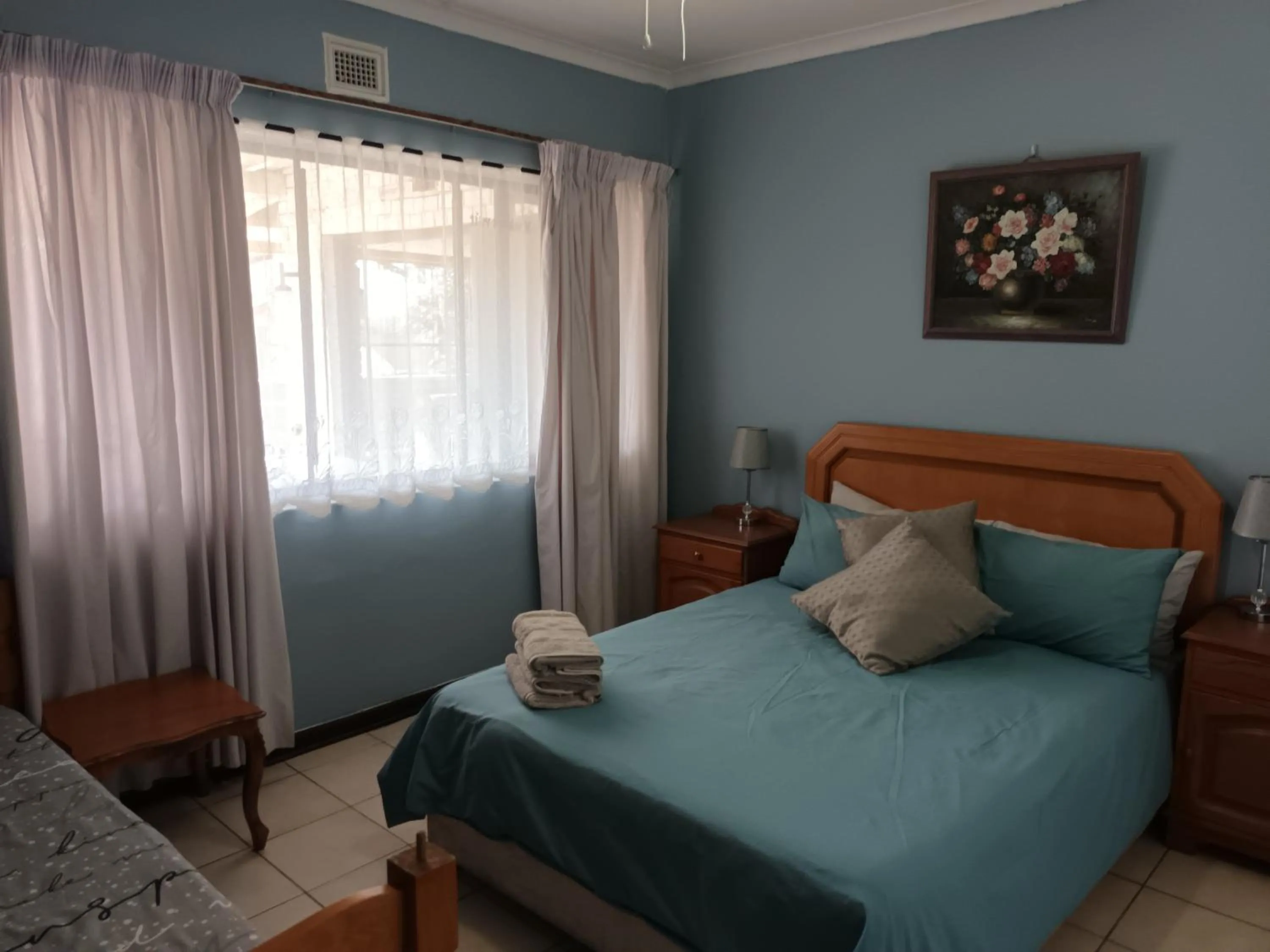 Photo of the whole room, Bed in Turtleshaven