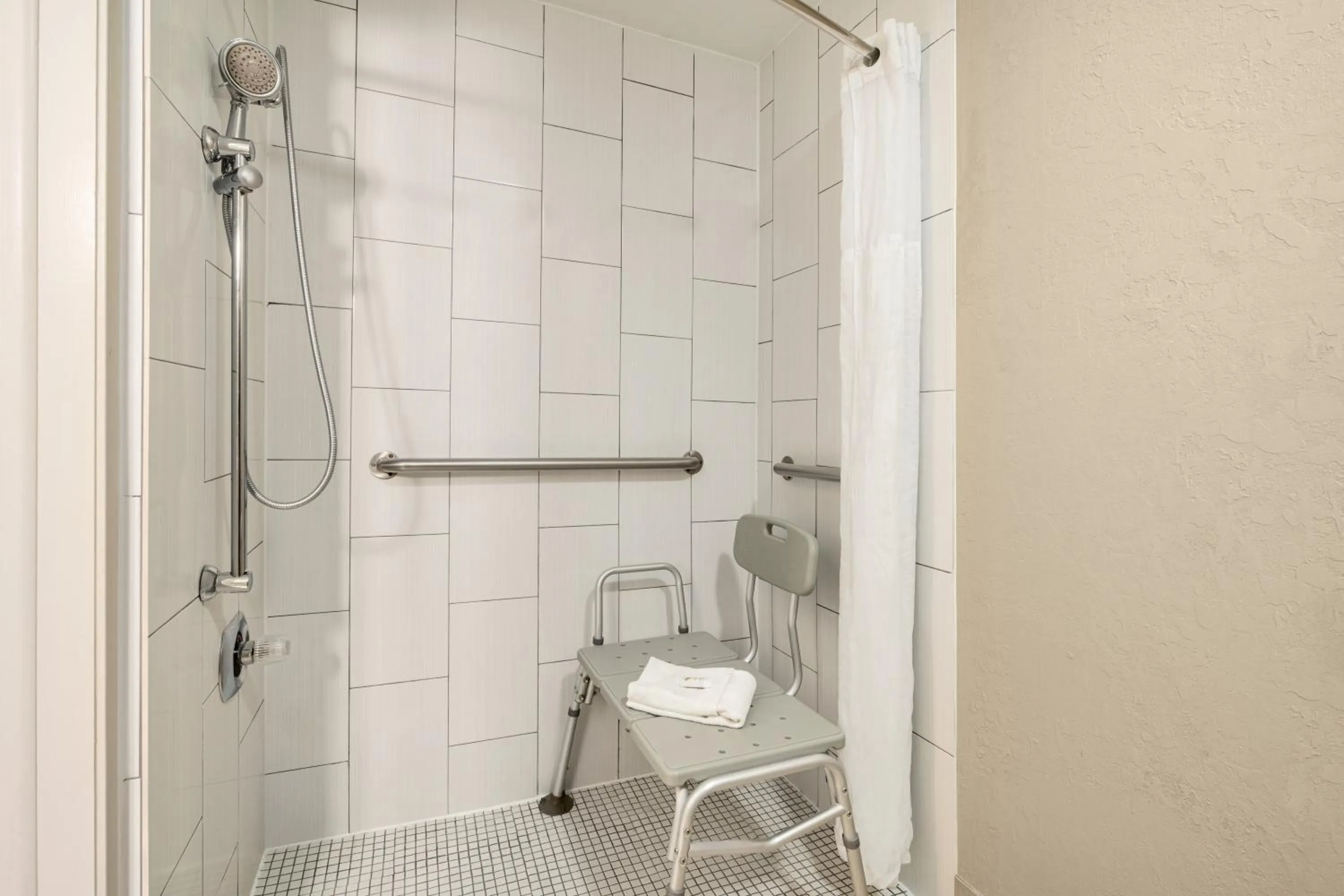 Bathroom in AmericInn by Wyndham Grand Rapids Airport North