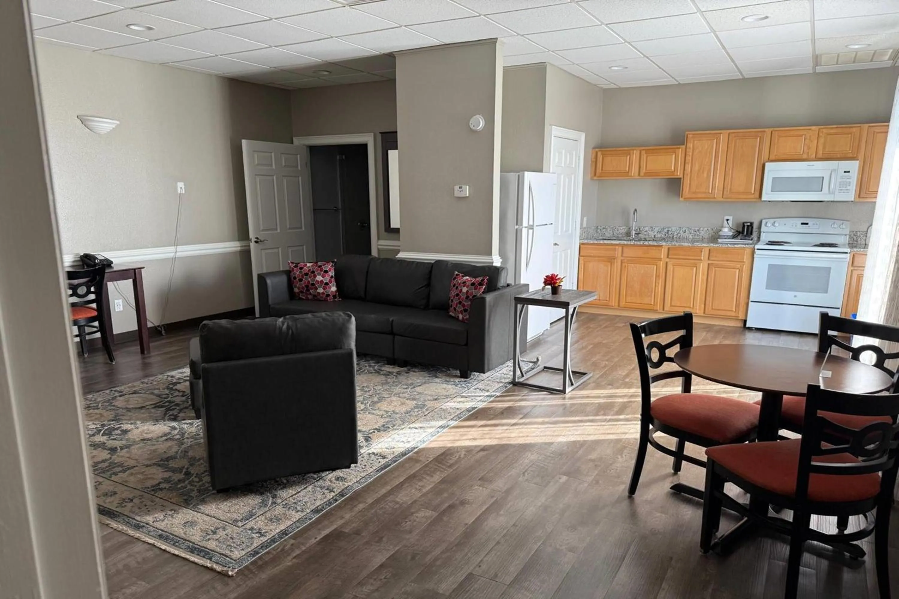 Photo of the whole room in Travelodge by Wyndham Lakeland